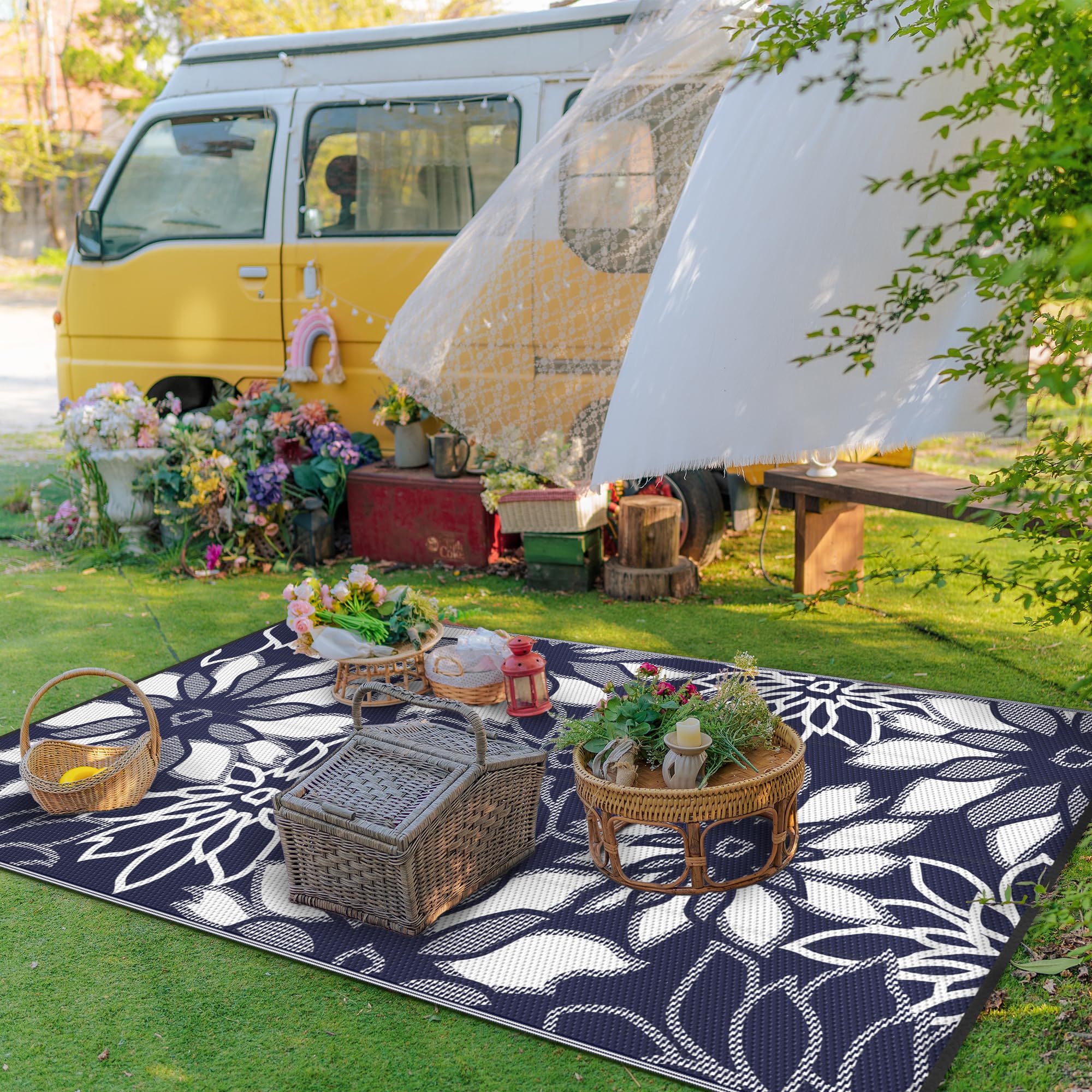 GENIMO Outdoor Rug showing double-sided pattern