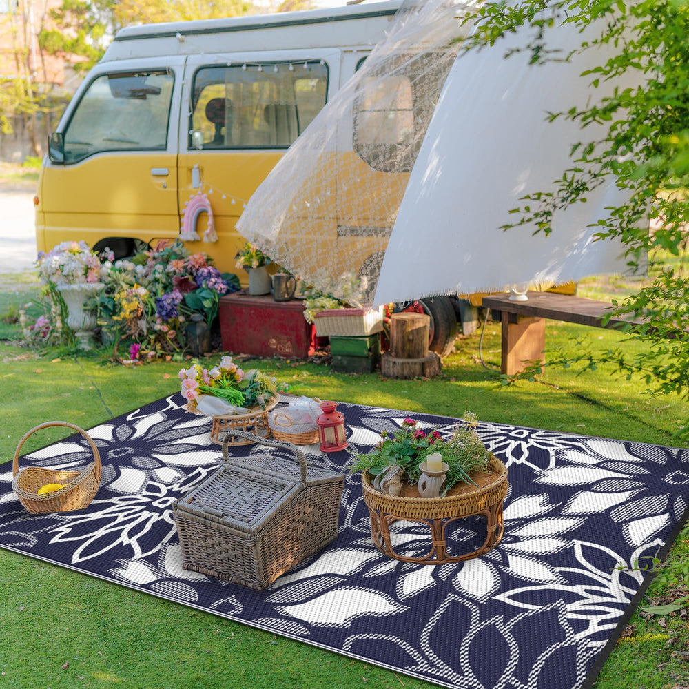 GENIMO Outdoor Rug showing double-sided pattern