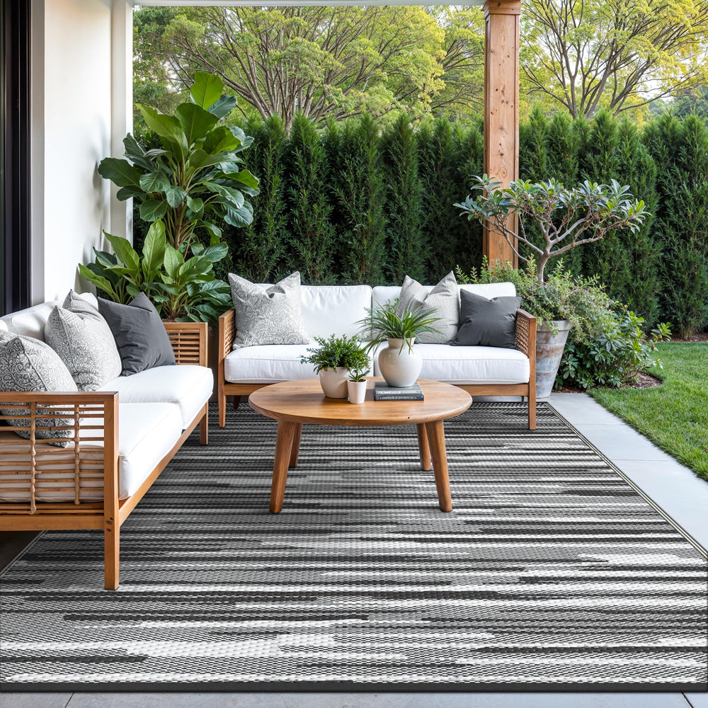 GENIMO waterproof rug on patio setting