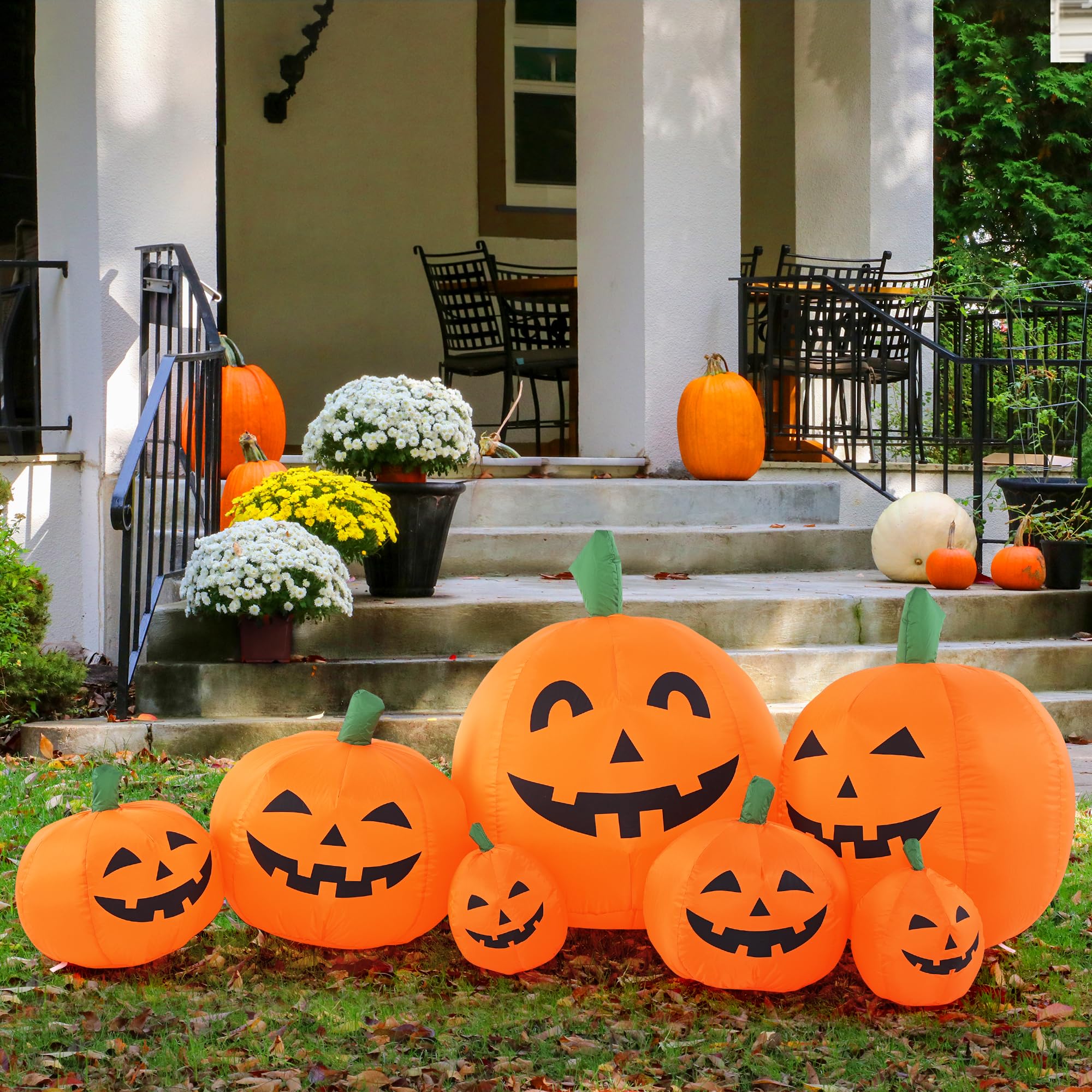 GIGALUMI inflatable pumpkin in a garden setting