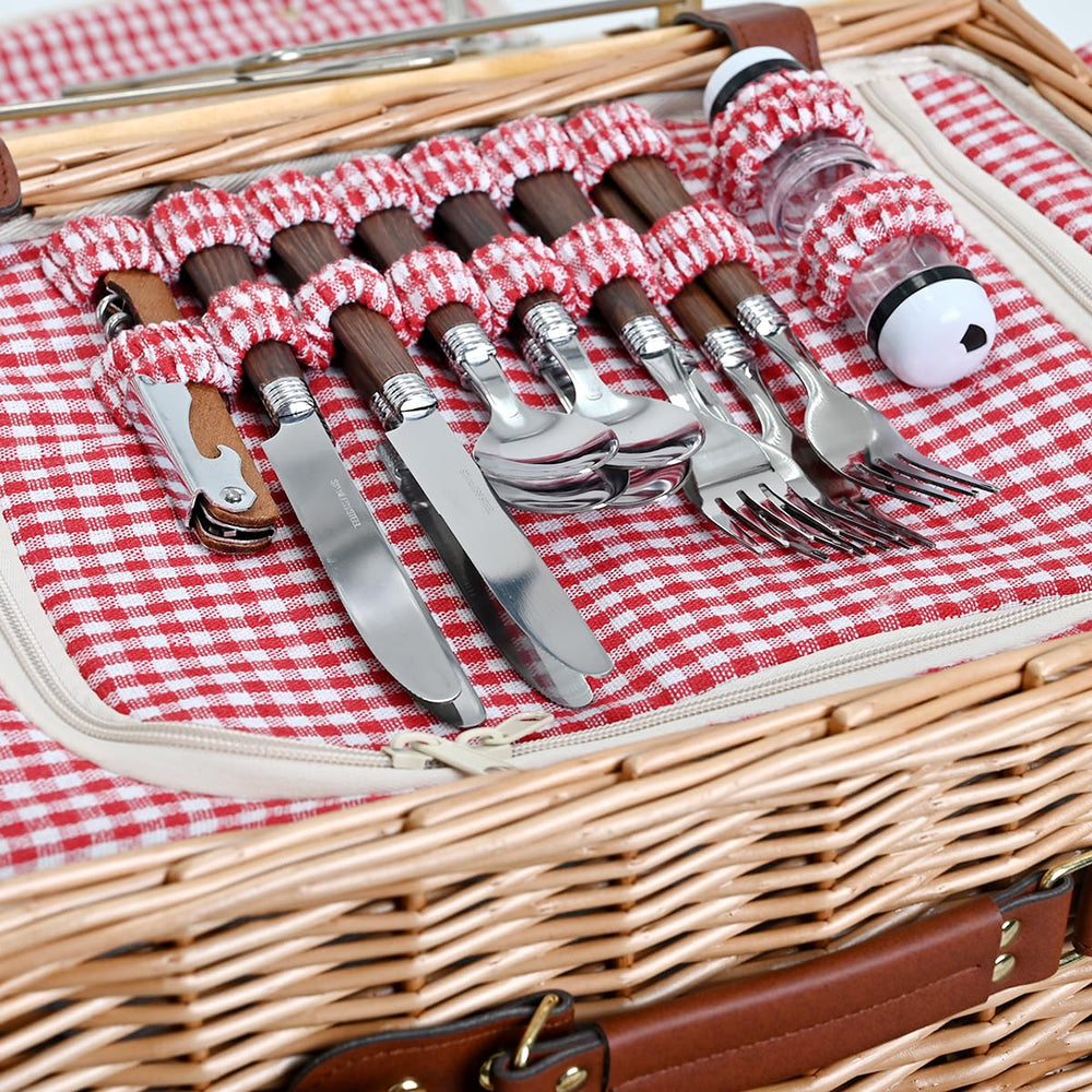 Gingham design of SatisInside picnic basket with blanket