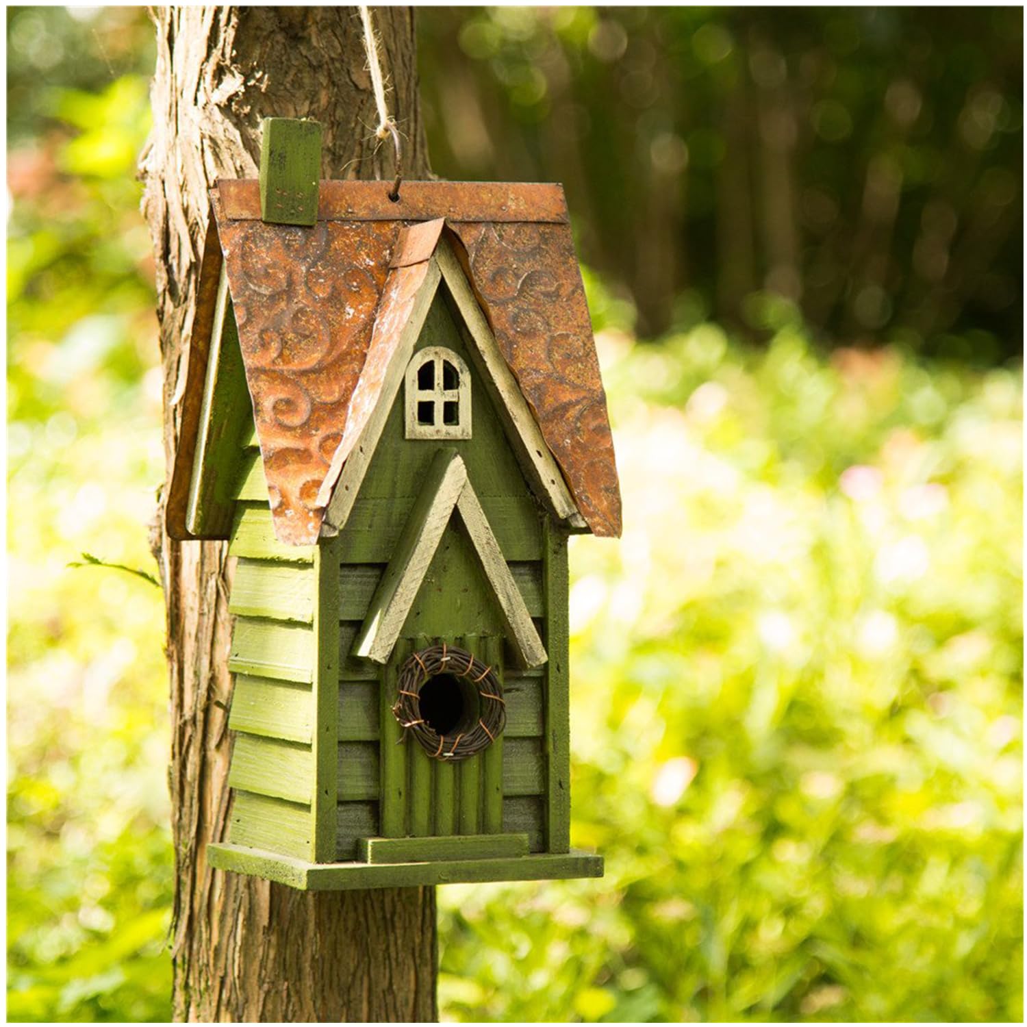 Glitzhome birdhouse showing rustic design and metal roof