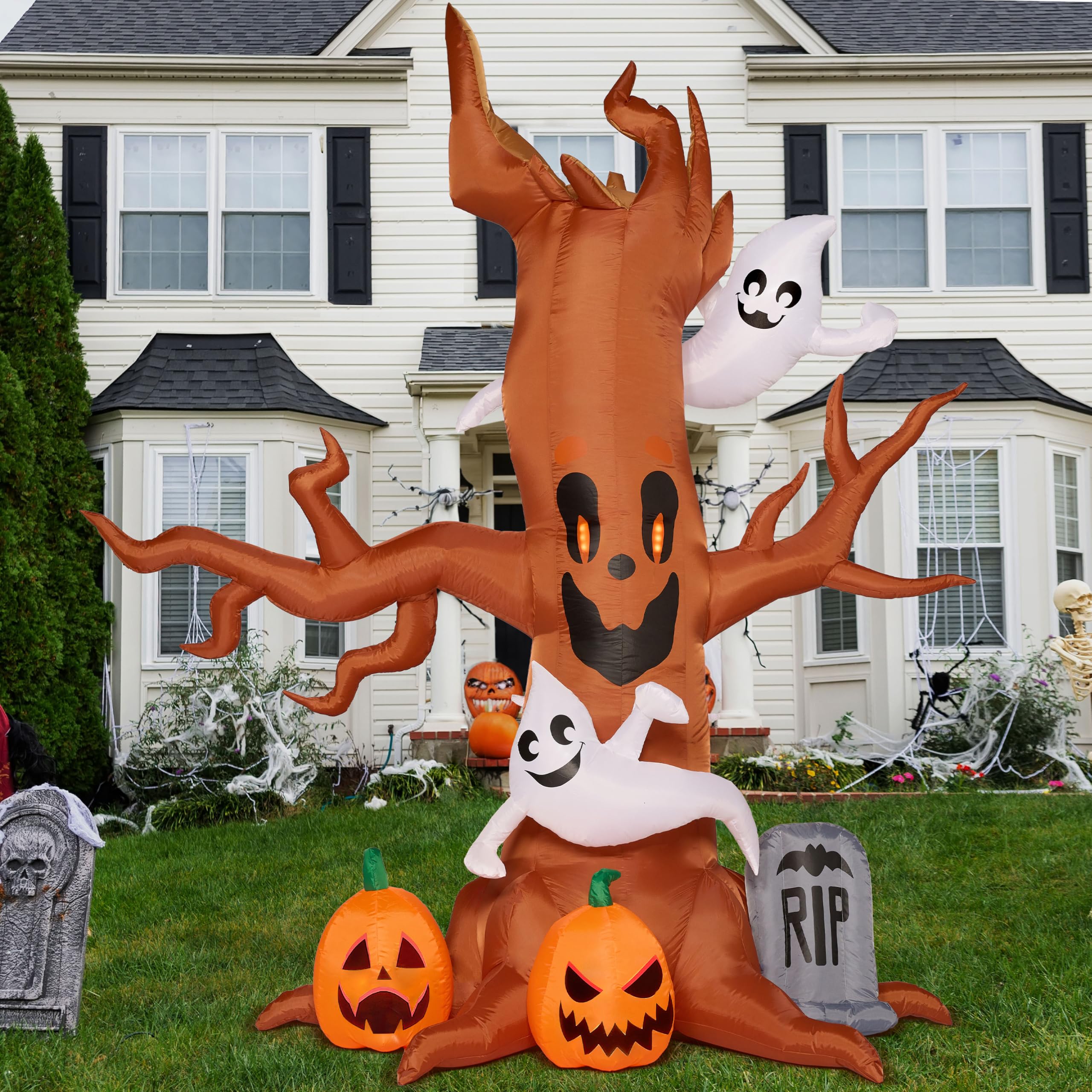 Halloween yard decoration featuring Joiedomi inflatable tree