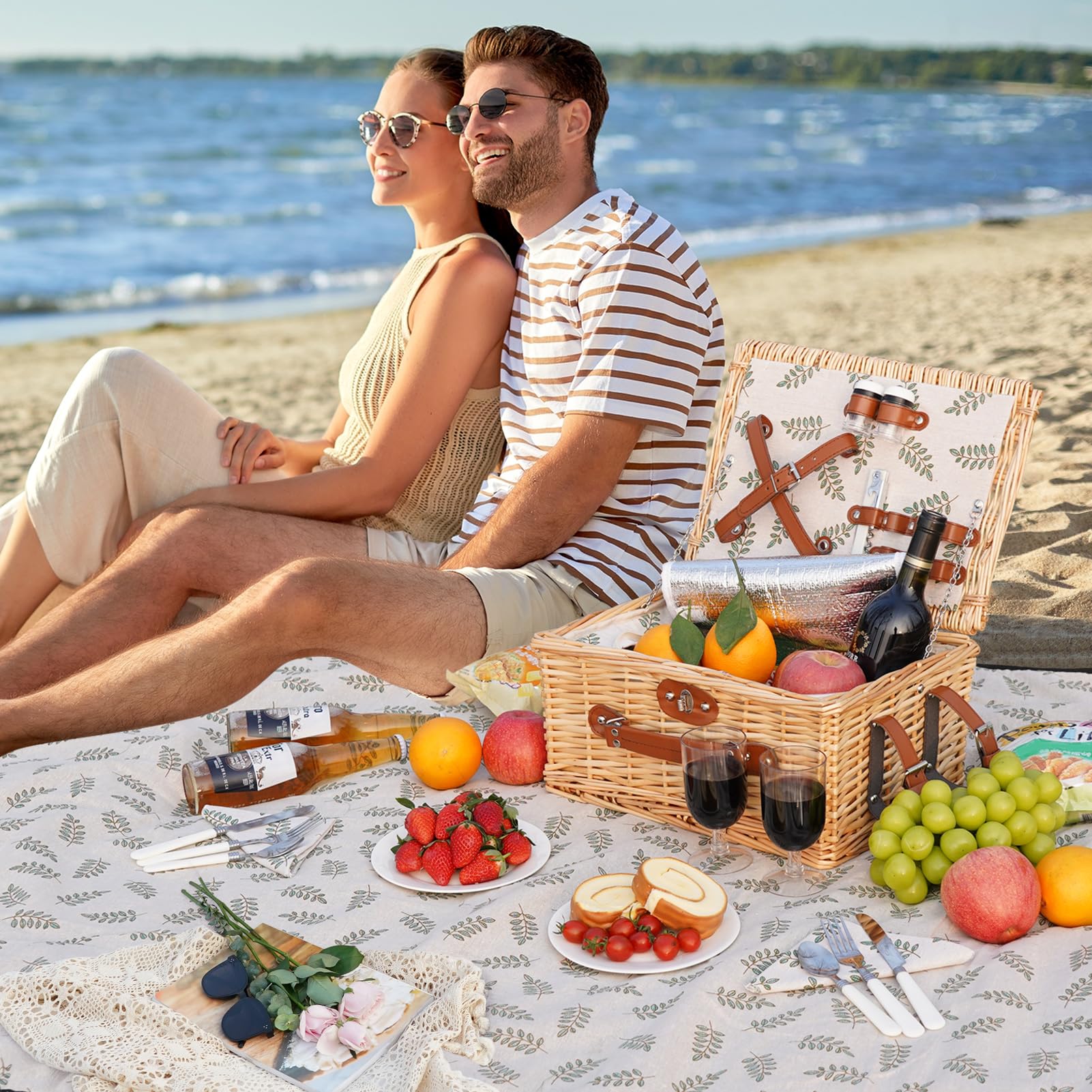 HappyPicnic picnic basket set with wine glasses and napkins