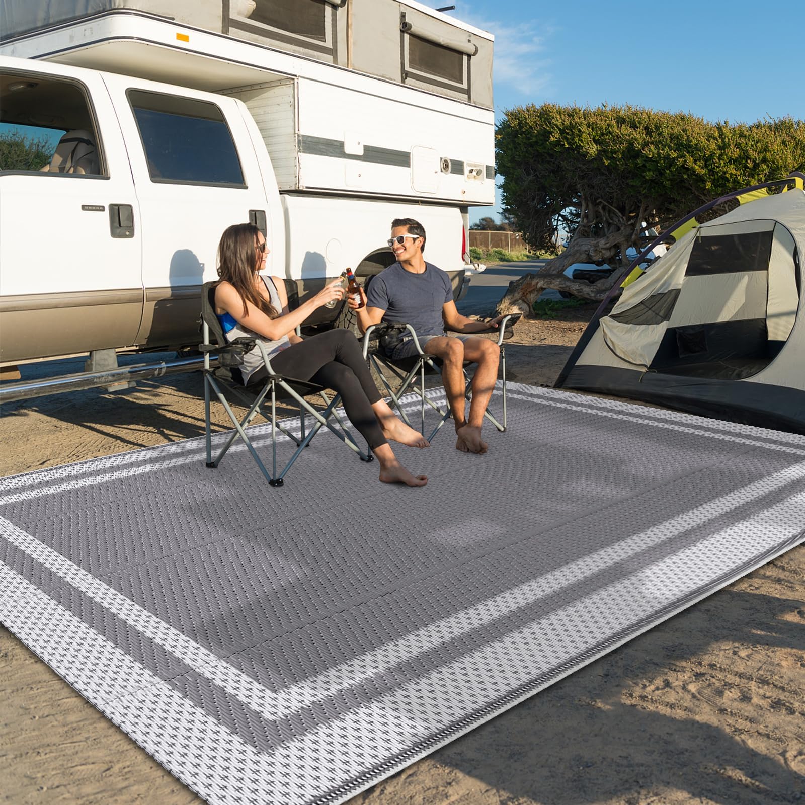 HappyTrends Outdoor Rug 5' x 8' during a picnic setup