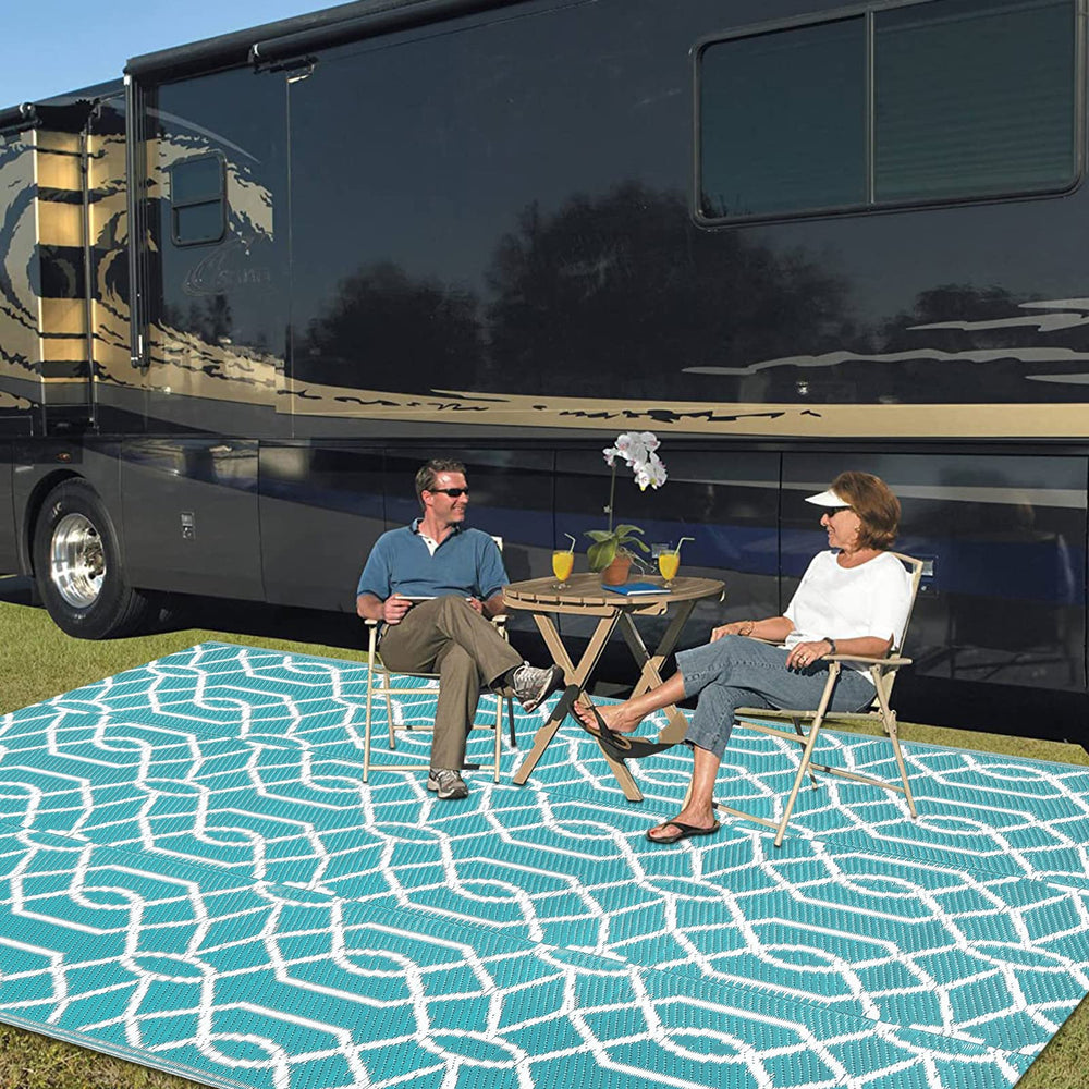 HEBE outdoor rug placed on a balcony