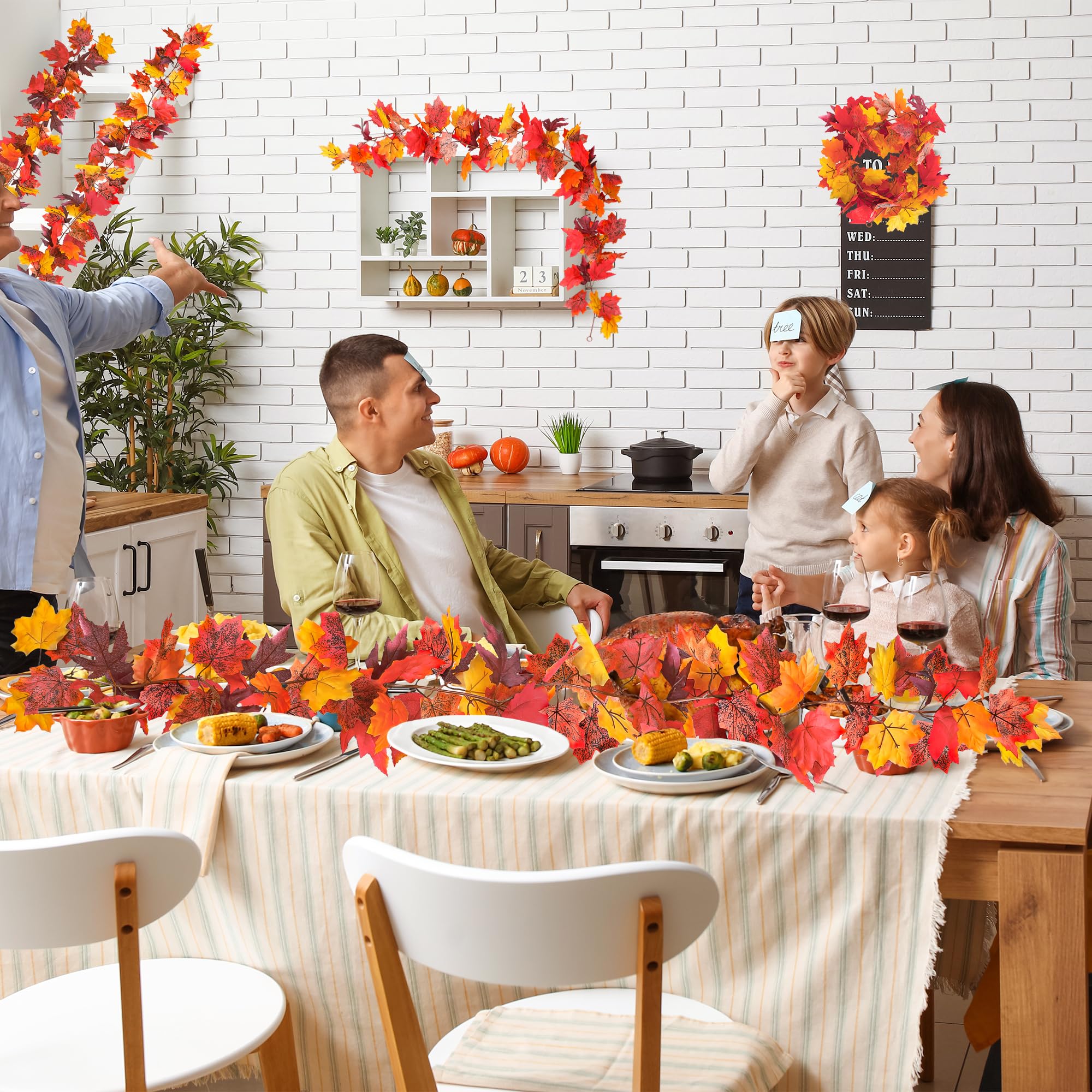 Helimoto fall garland showcasing vibrant autumn colours