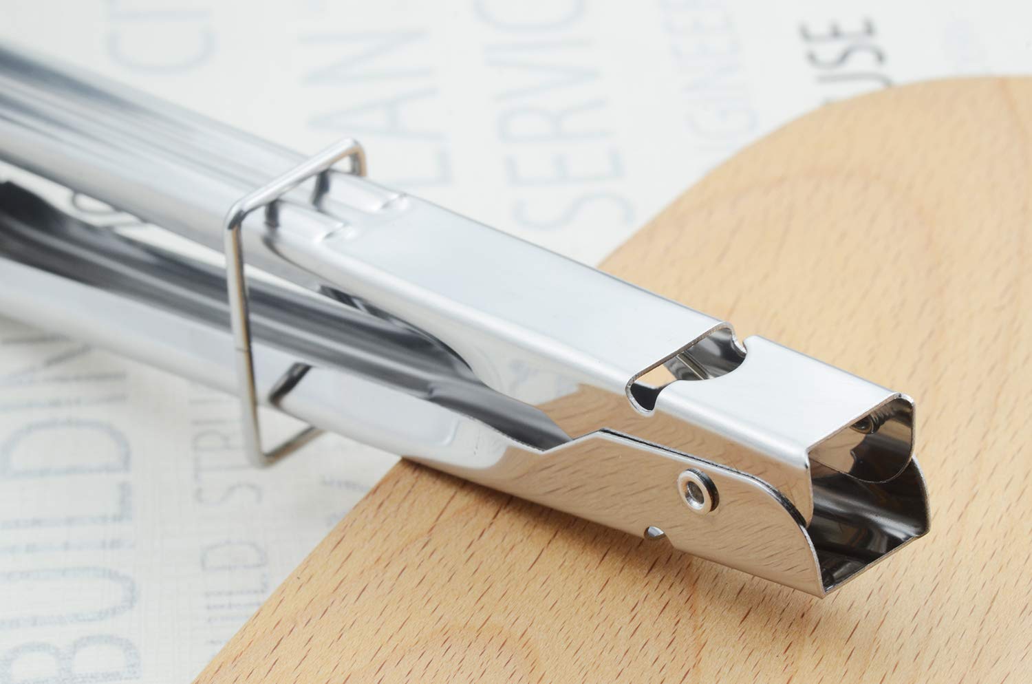 HINMAY Kitchen Tongs in action grilling food