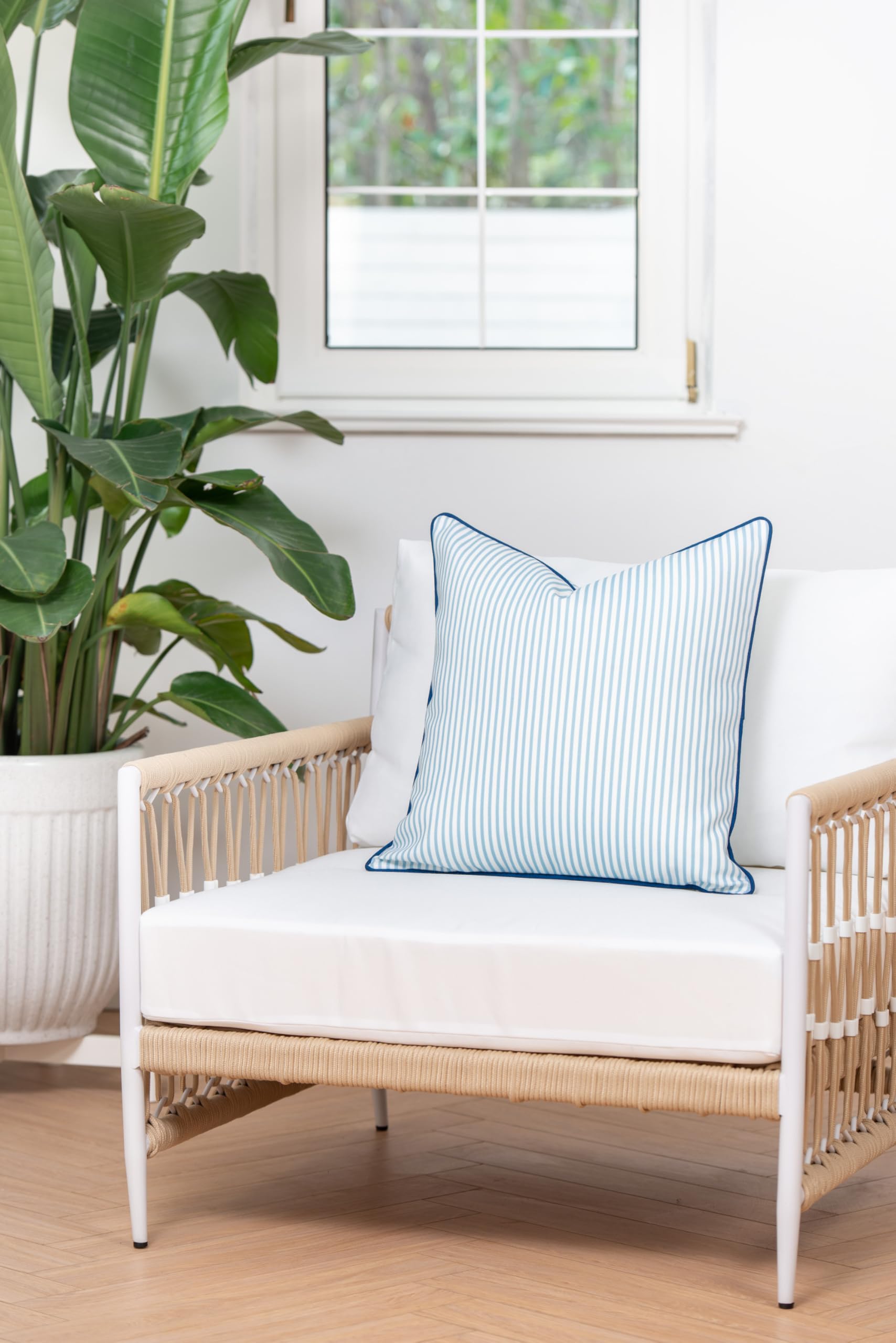 Hofdeco Premium Coastal Pillow Cover with invisible zipper detail