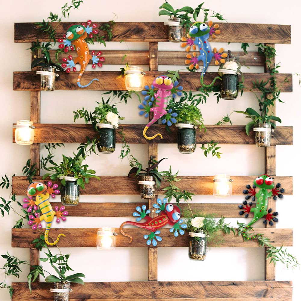 hogardeck gecko wall decor on a patio wall