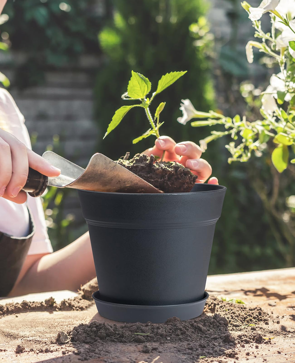 homenote 7.5 Inch nursery pot in a garden setting