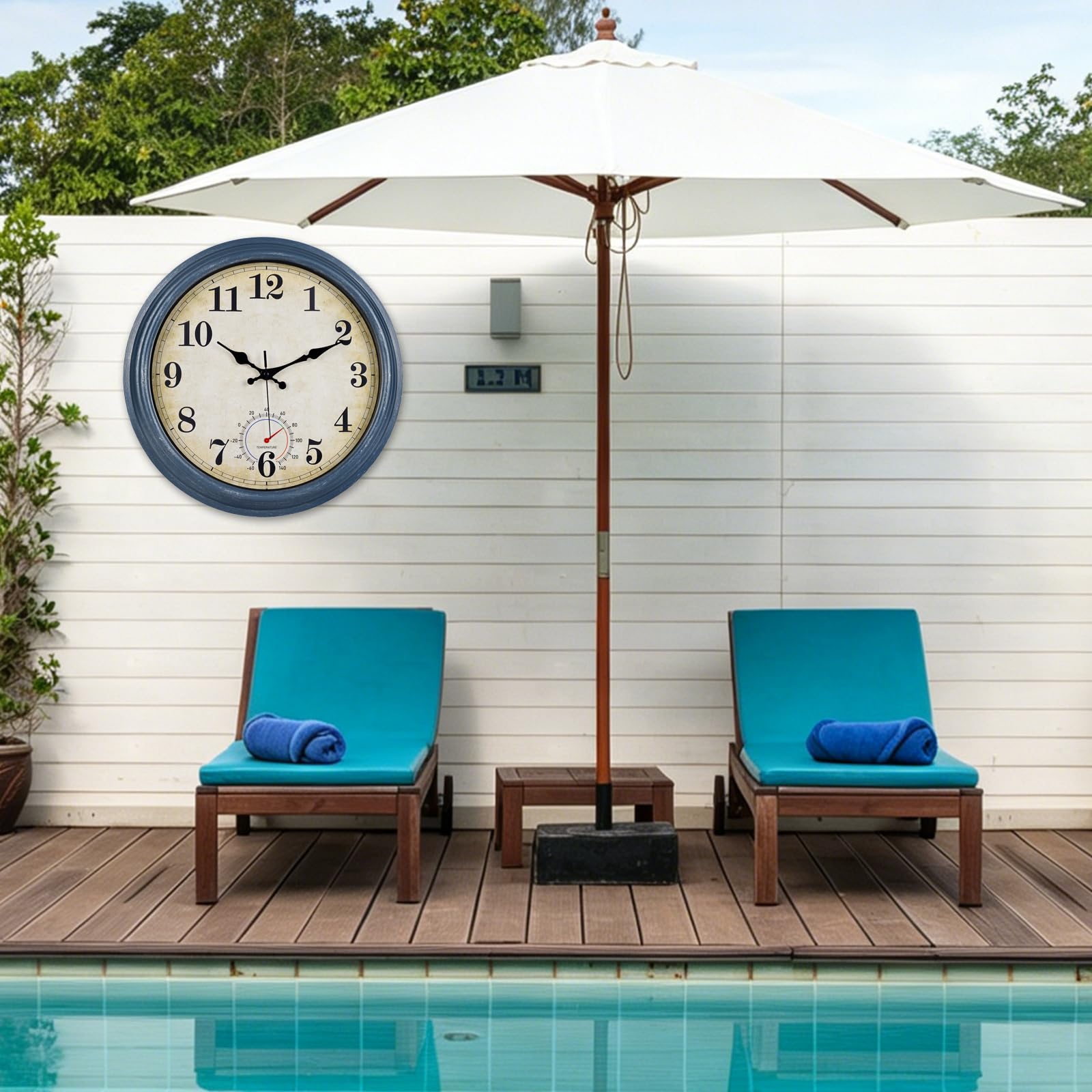 Horizent Outdoor Clock with thermometer detail