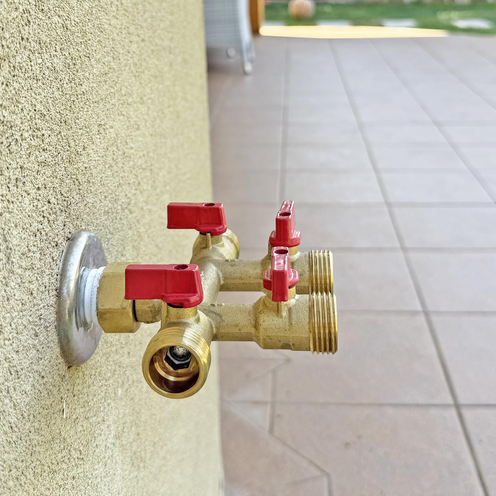 HQMPC Hose Splitter in use for garden irrigation