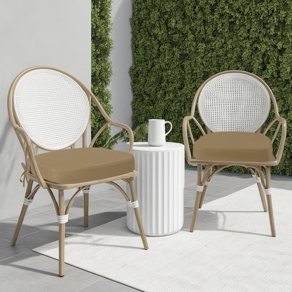 idee-home Outdoor Chair Cushion demonstrating waterproof feature
