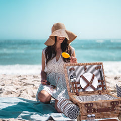 Inside view of SatisInside Picnic Basket with Insulated Liner