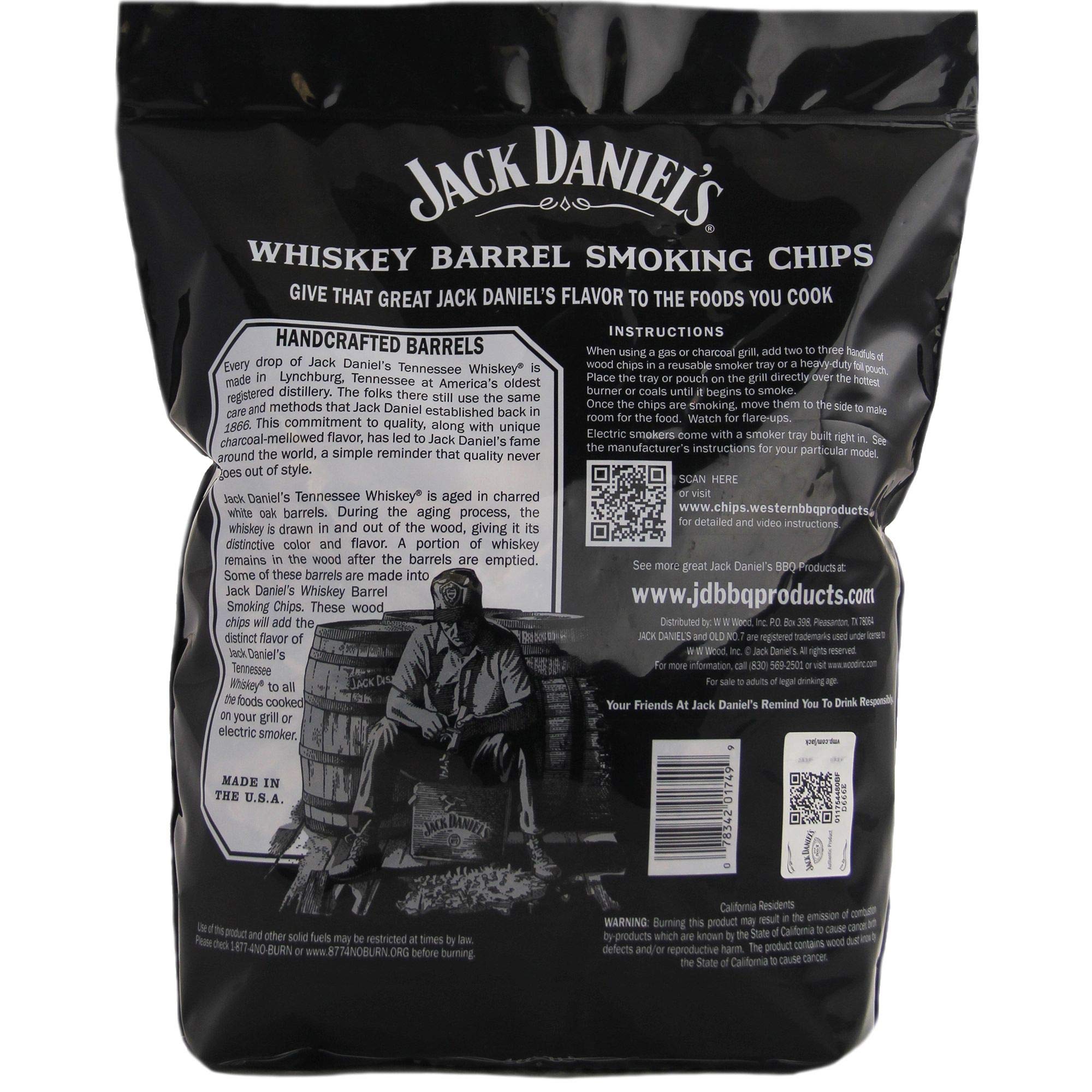JACKDANIEL'S Wood BBQ Smoking Chips with grilled meats