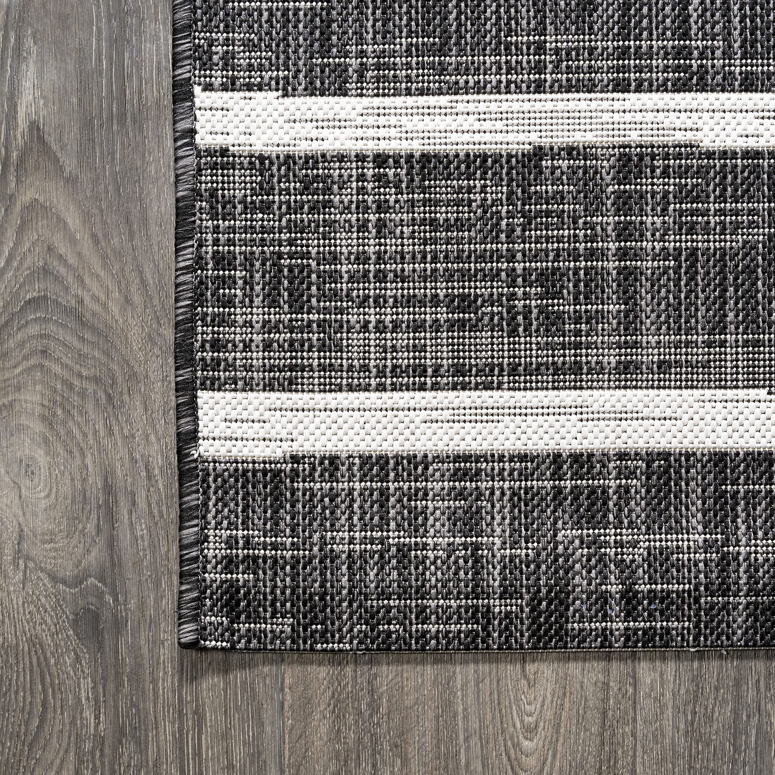 JONATHAN Y Berber Stripe Round Area Rug in living room