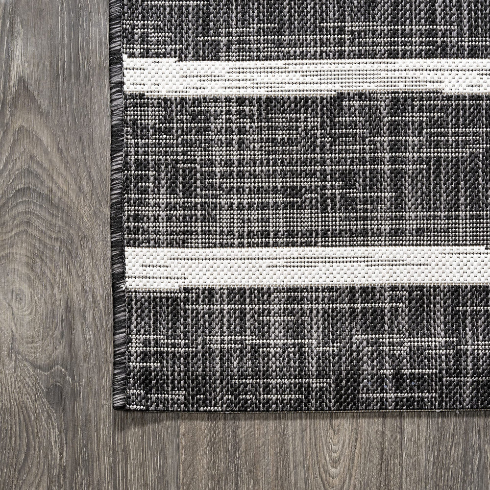 JONATHAN Y Berber Stripe Round Area Rug in living room