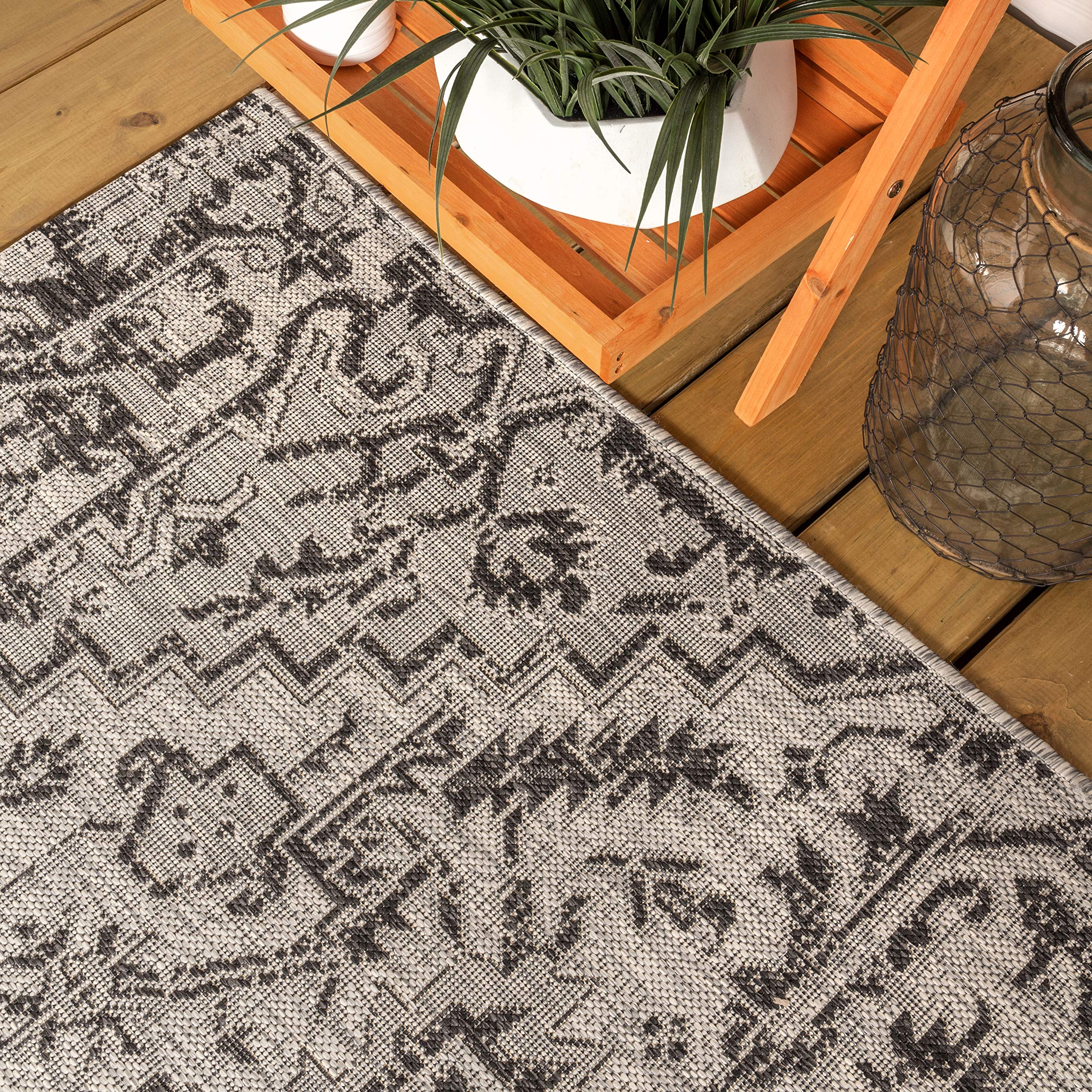 JONATHAN Y Boho Medallion Round Rug 3'1" Black/Gray on patio