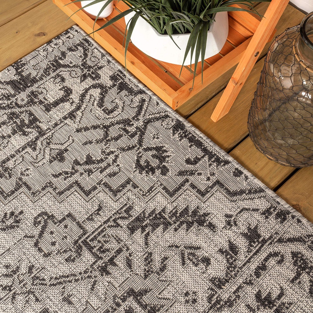 JONATHAN Y Boho Medallion Round Rug 3'1" Black/Gray on patio