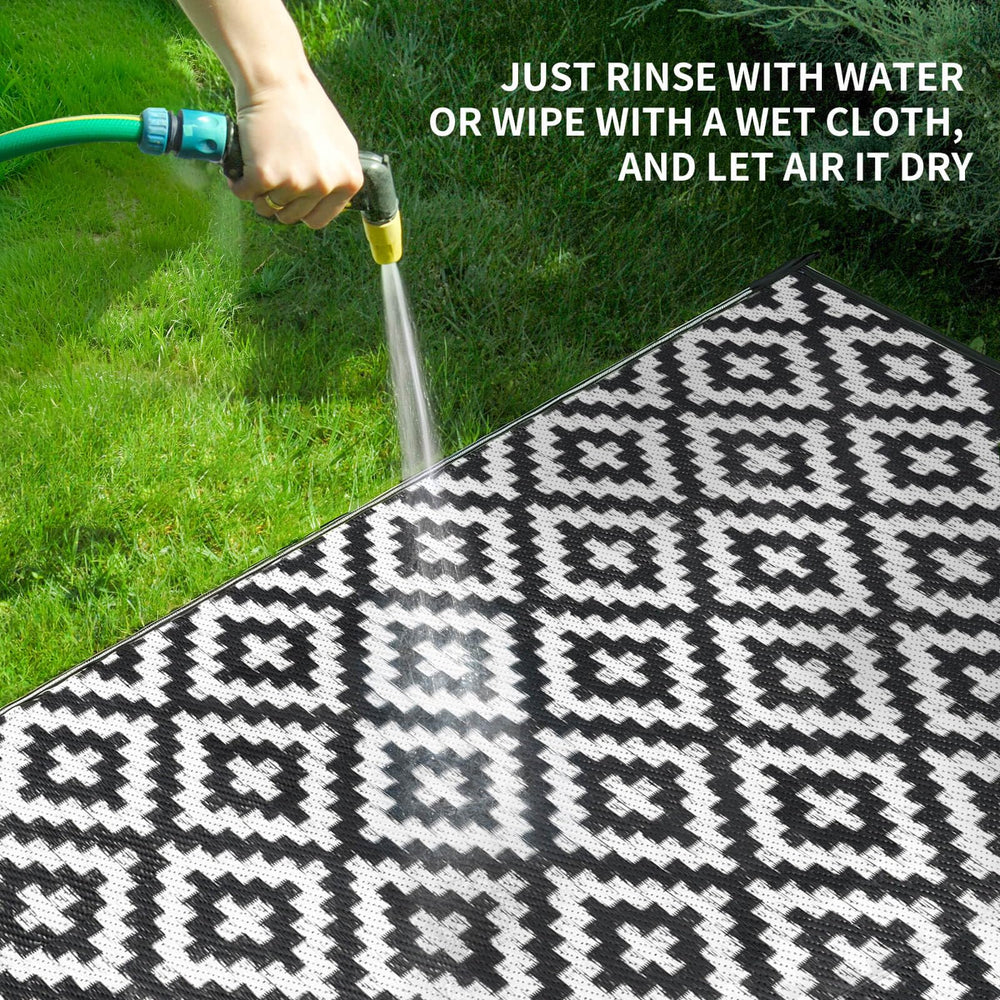 Kalafun Outdoor Patio Rug in a picnic setting