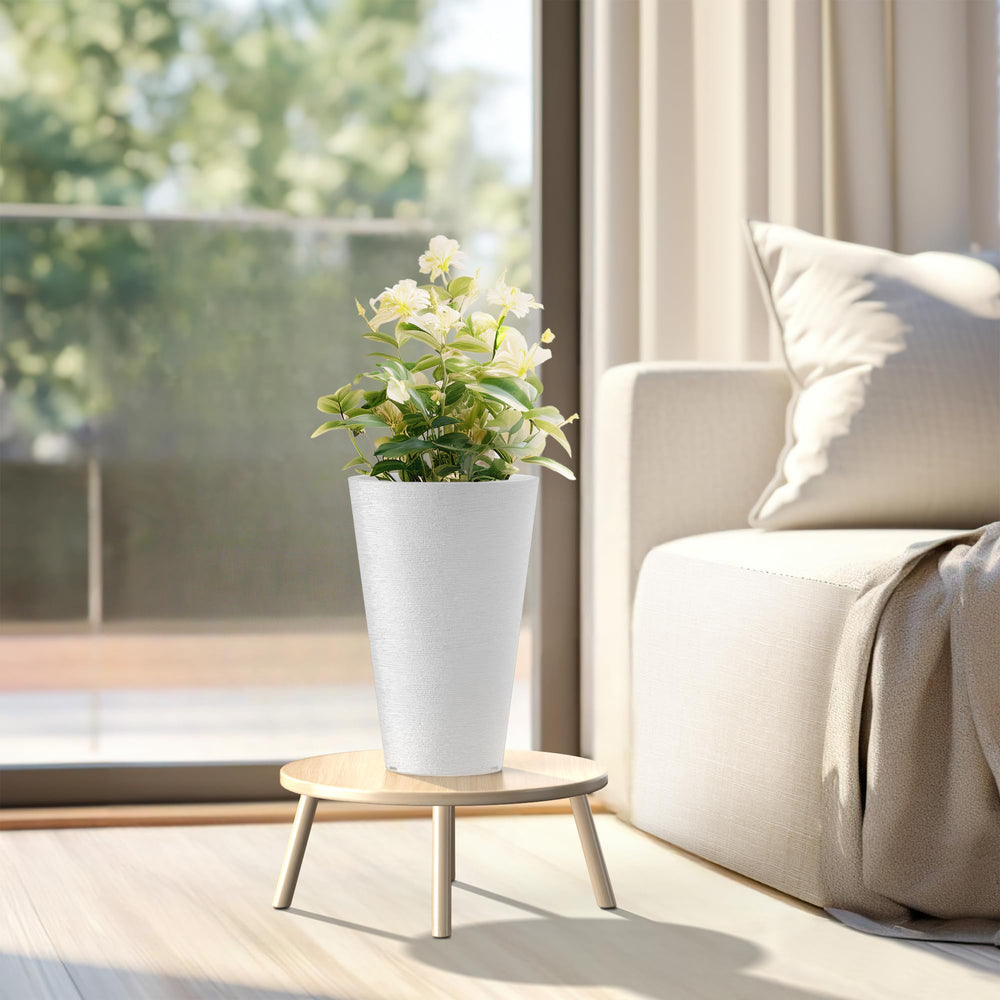 Kante planter with integrated handle for easy removal