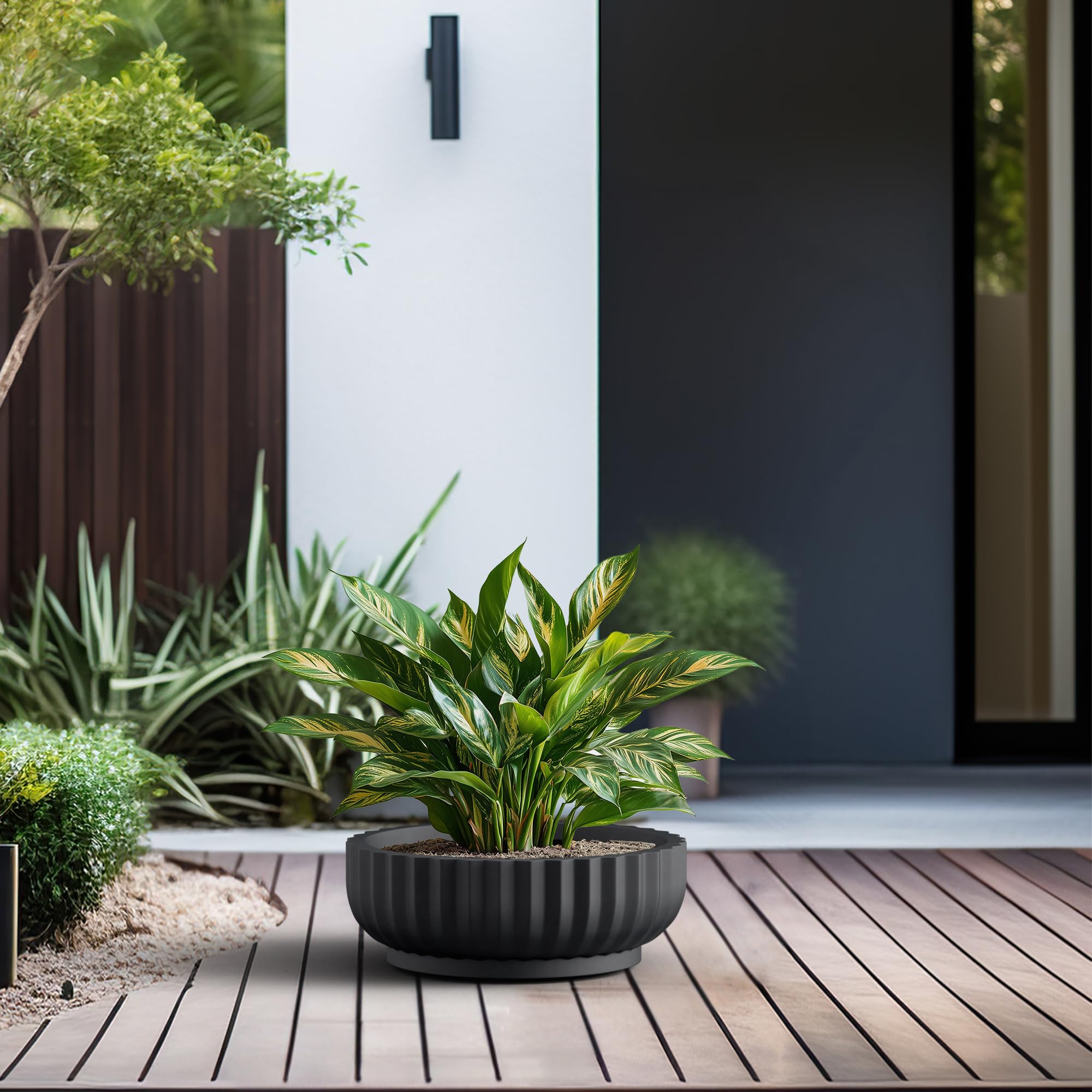 Kante Round Concrete Planter with rubber plug for drainage