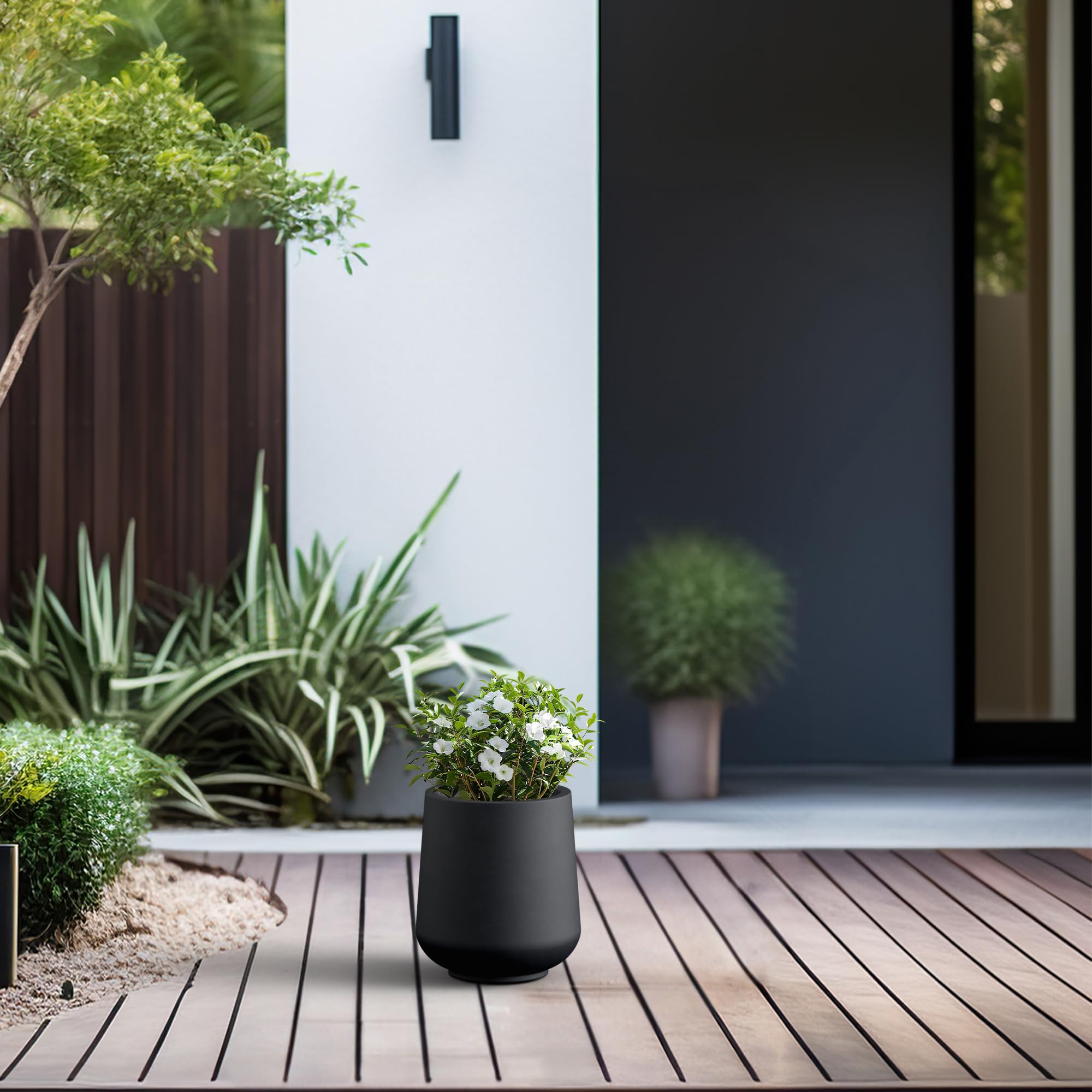 Kante Small Round Black Concrete Planter detail showing texture