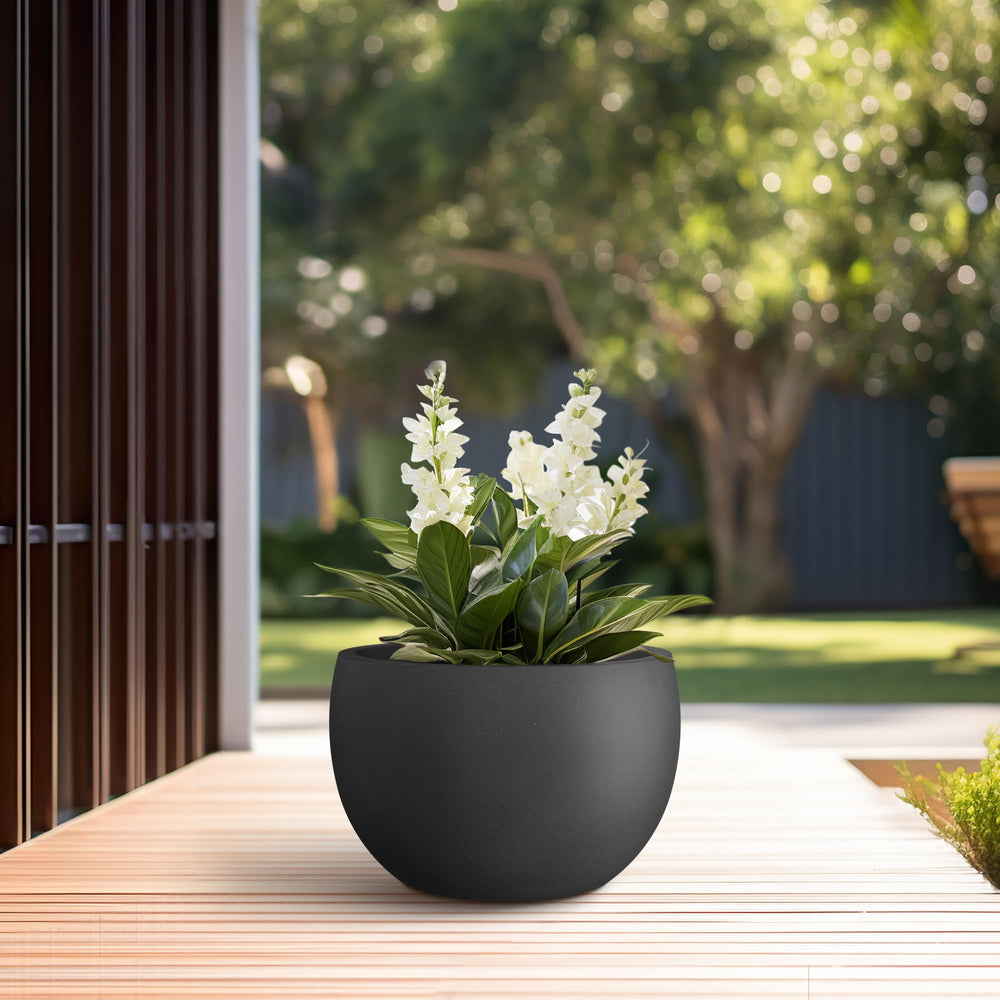 Kante Small Round Black Concrete Planter with rubber plug