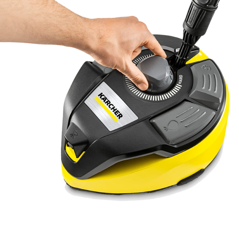 KÄRCHER T 7 Plus T-Racer demonstrating vertical surface cleaning