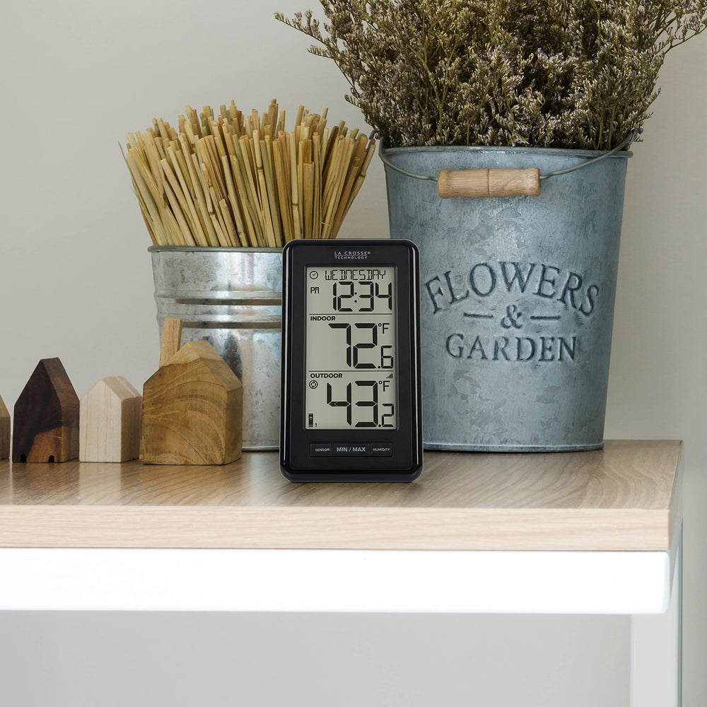 La Crosse Technology wireless thermometer with customizable calendar display