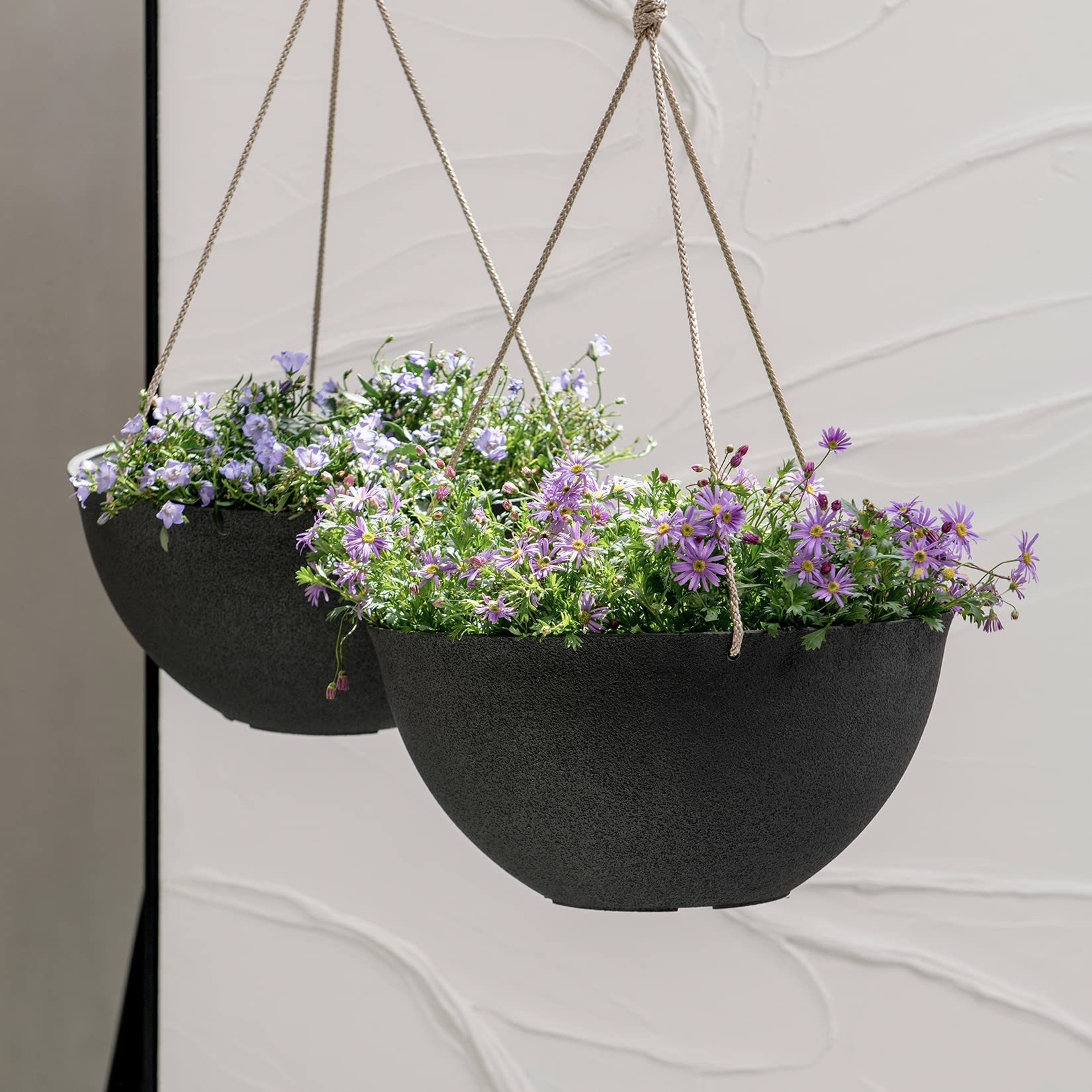 LA JOLIE MUSE concrete textured finish of black planter