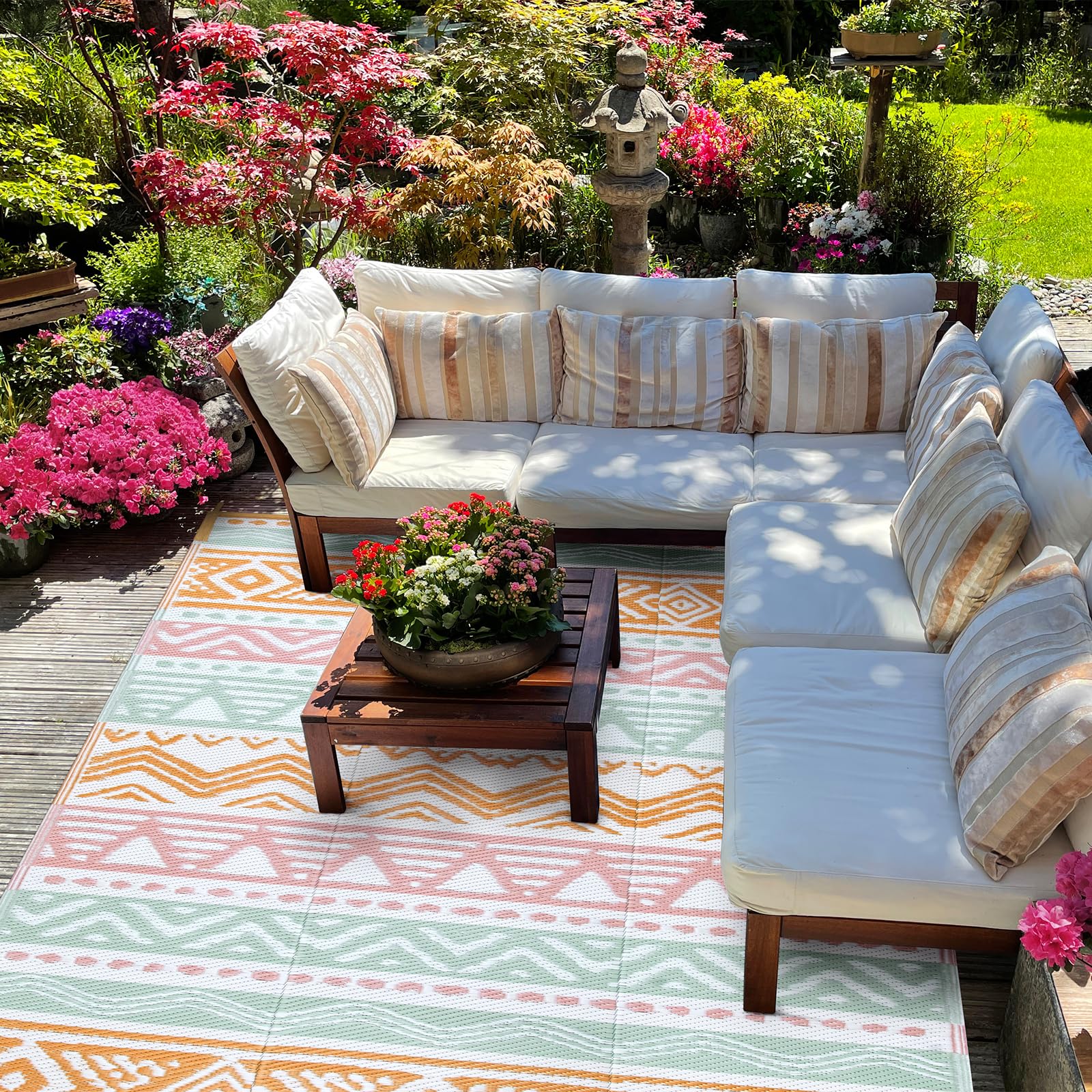 Lahome Outdoor Rug 8x10 reversible design display