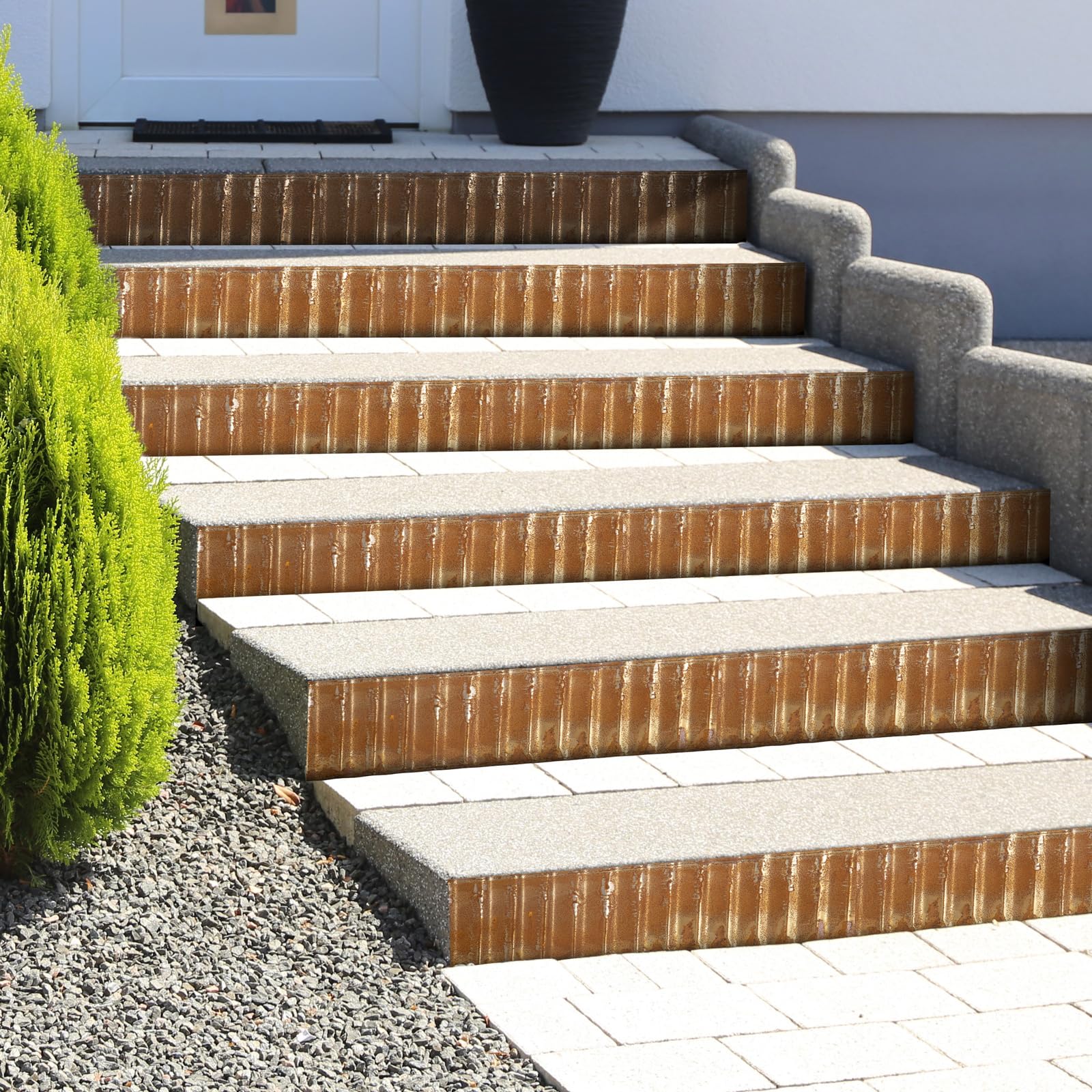 LAVEVE garden edging displayed in backyard setting