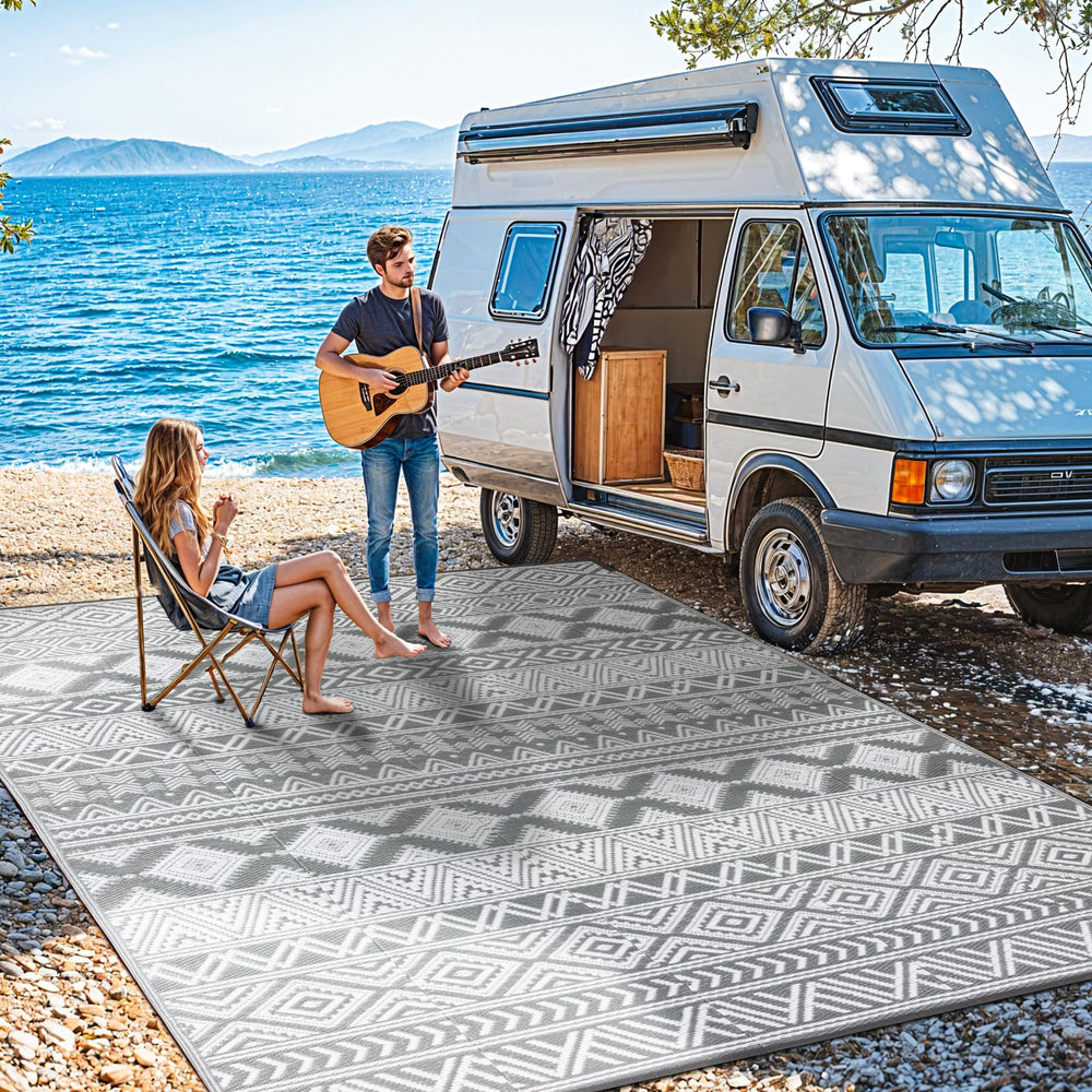 LIANLAM outdoor rug in use during a picnic