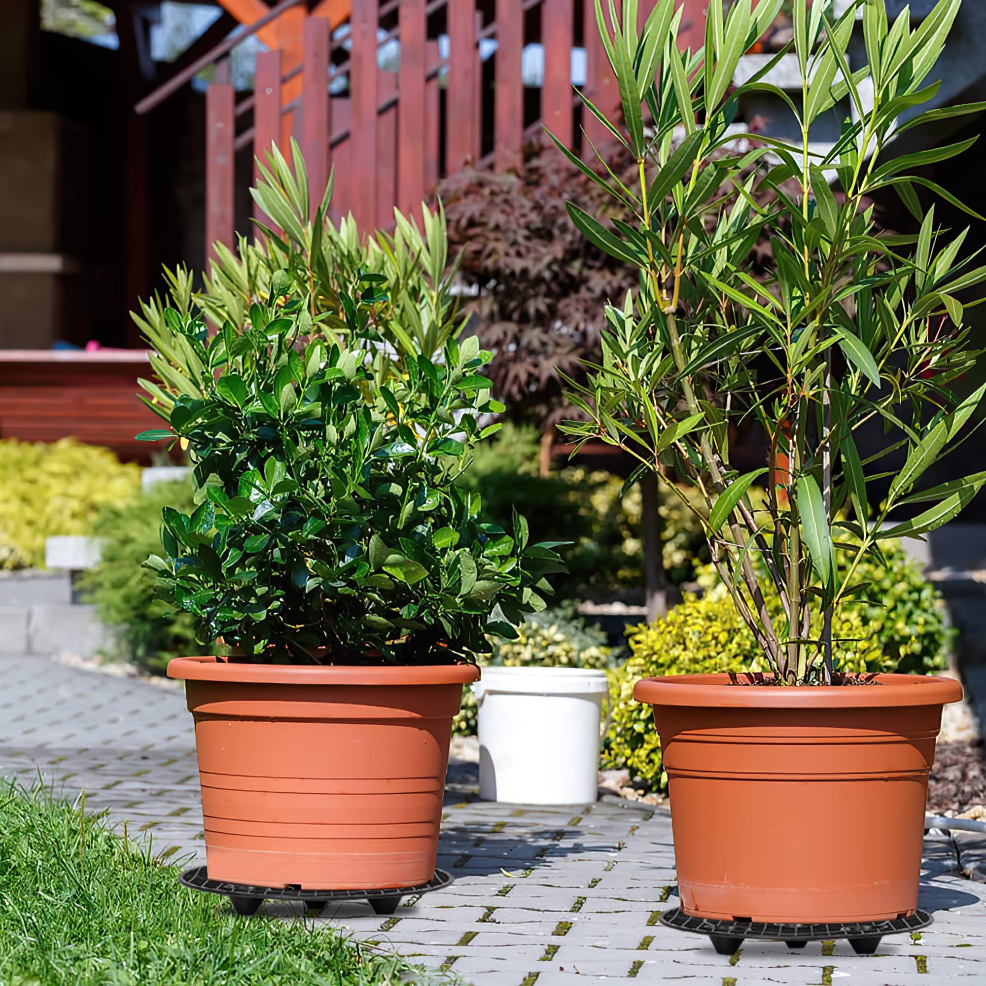 LUCKIPLUS plant stand showing stability and support for pots