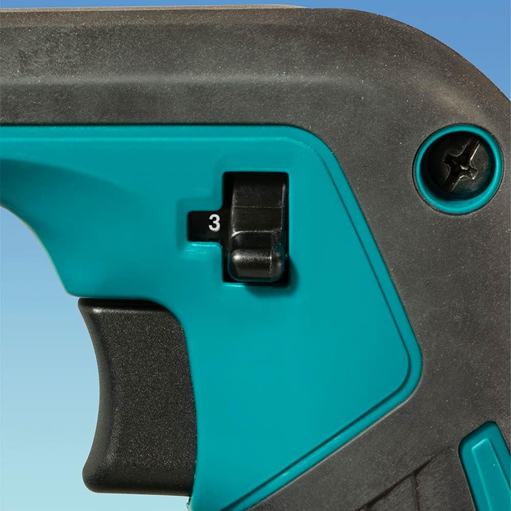 Makita DUB185Z Leaf Blower with vacuum function demonstration