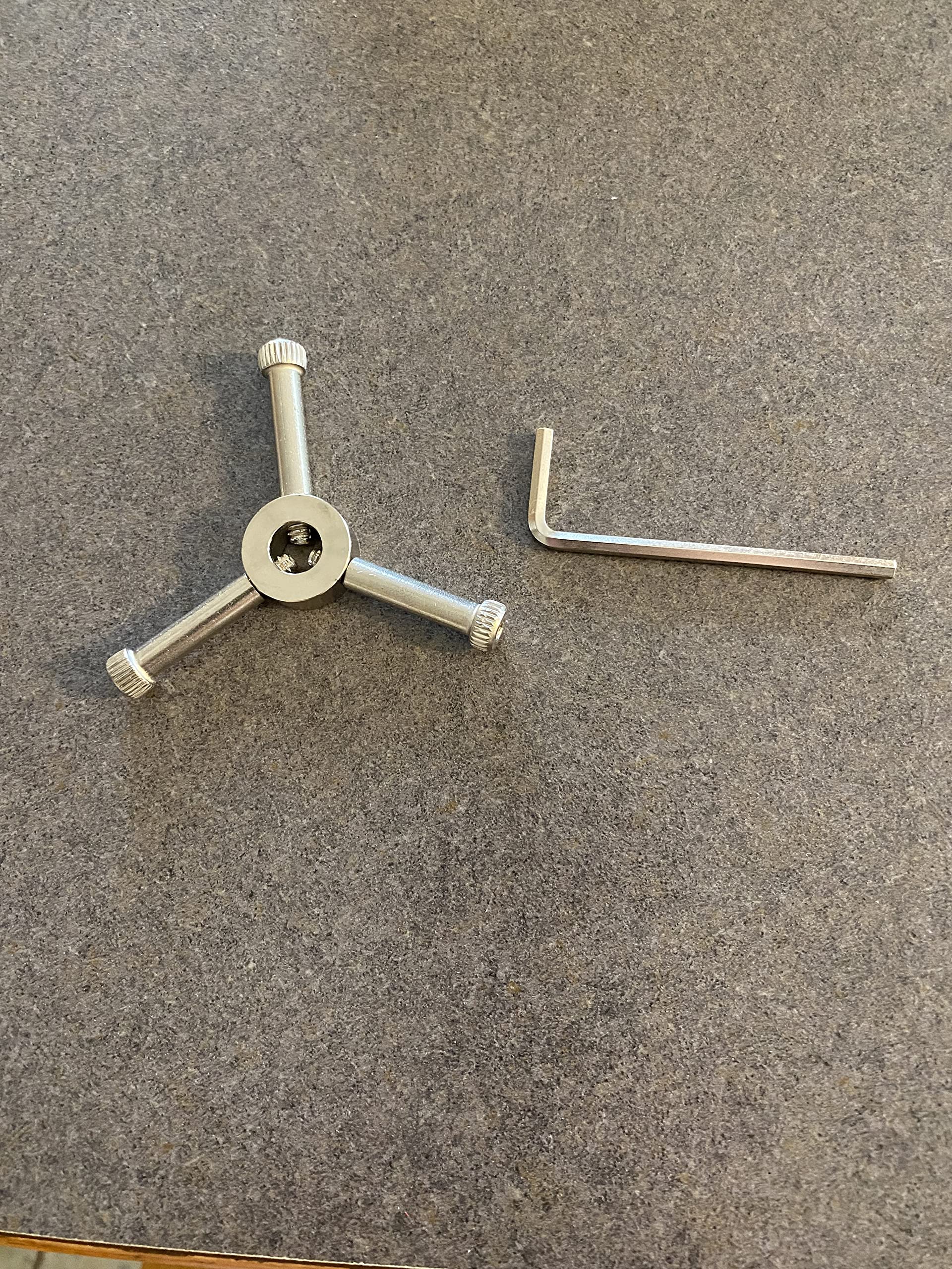Mandle water shut off handle in use outdoors