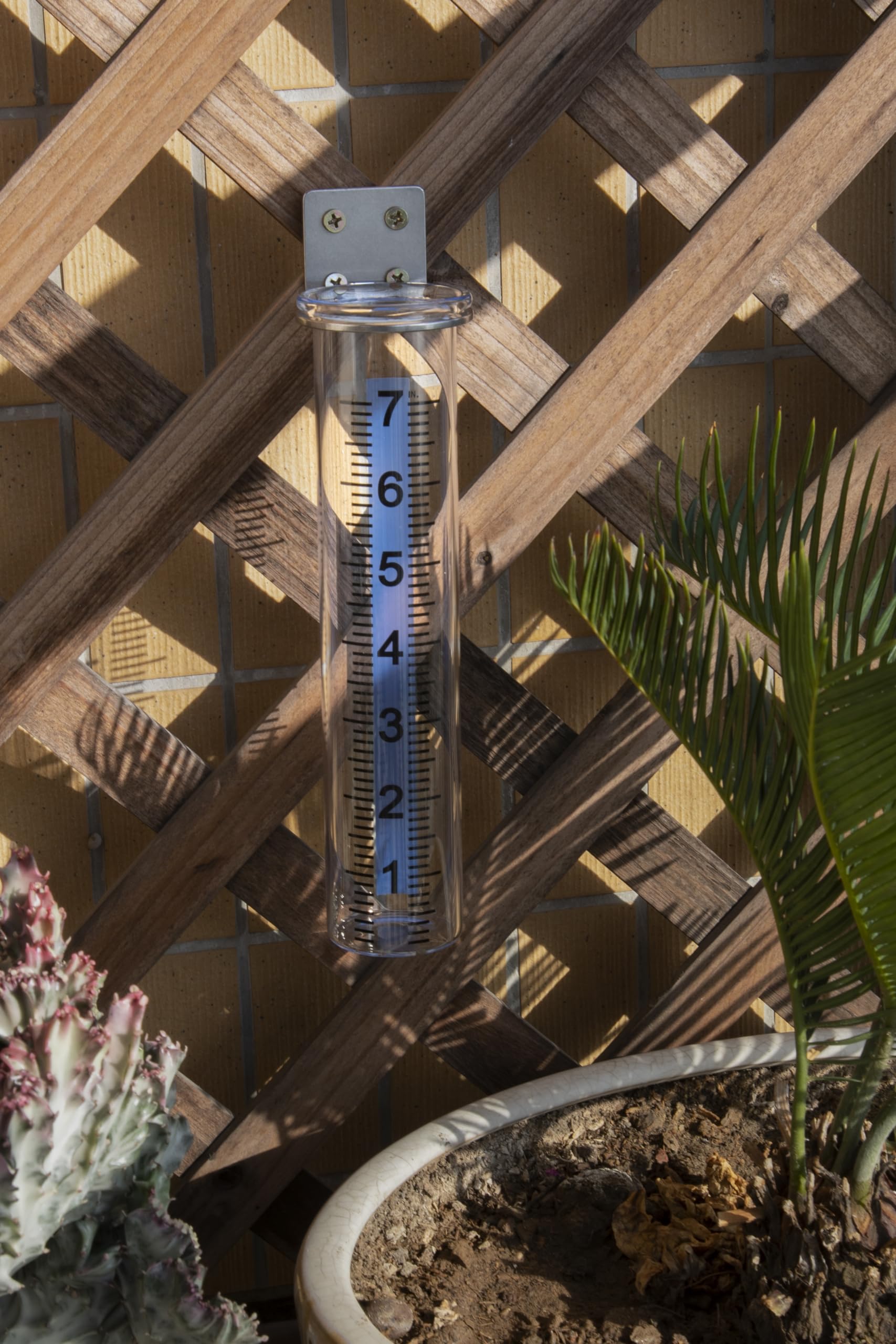 Mateda rain gauge in outdoor garden setting