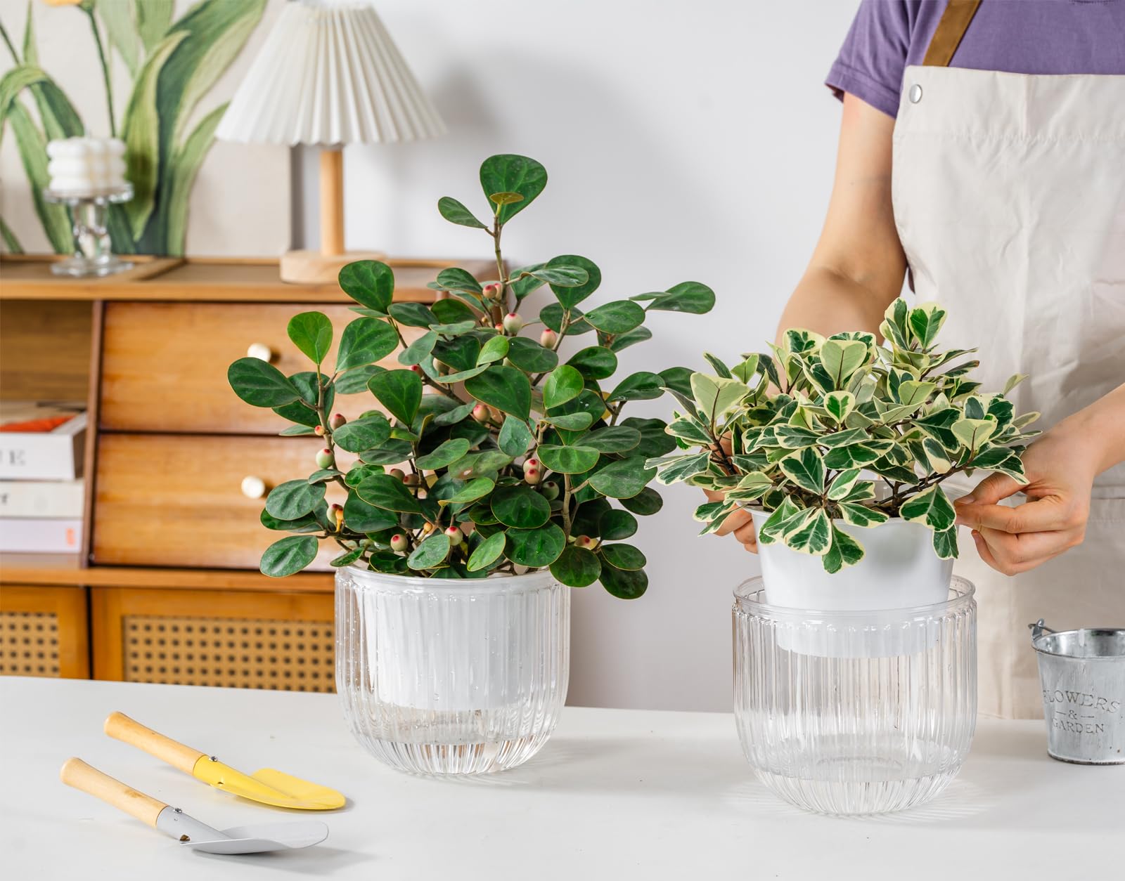 Melphoe self watering planter with removable hanging chain