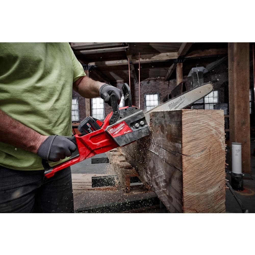 Milwaukee replacement saw chain installed on chainsaw