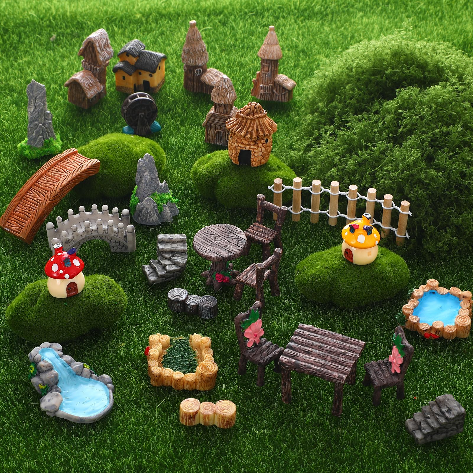 Miniature fairy house from GGSTDDUP set with vibrant colours
