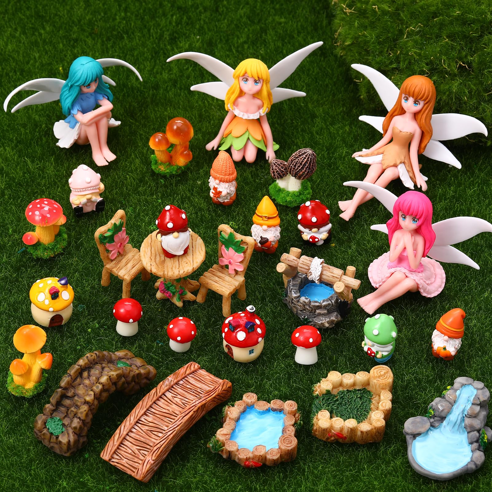 Miniature gnome figures included in GGSTDDUP fairy garden set