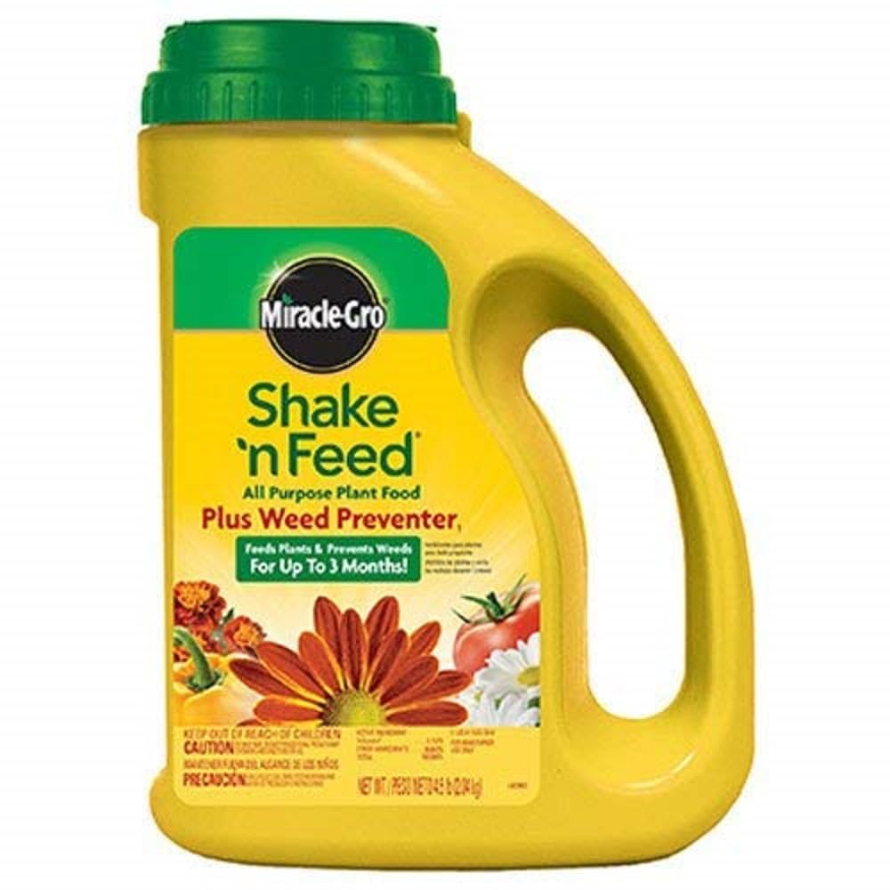 Miracle-Gro Shake 'N Feed 4.5 lb container front view