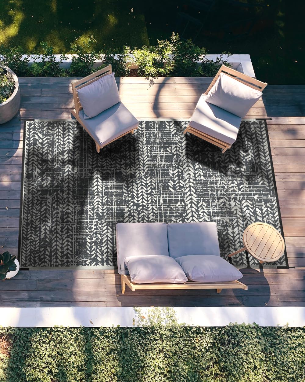 MontVoo Outdoor Rug 5x8 grey mat with stakes and bag