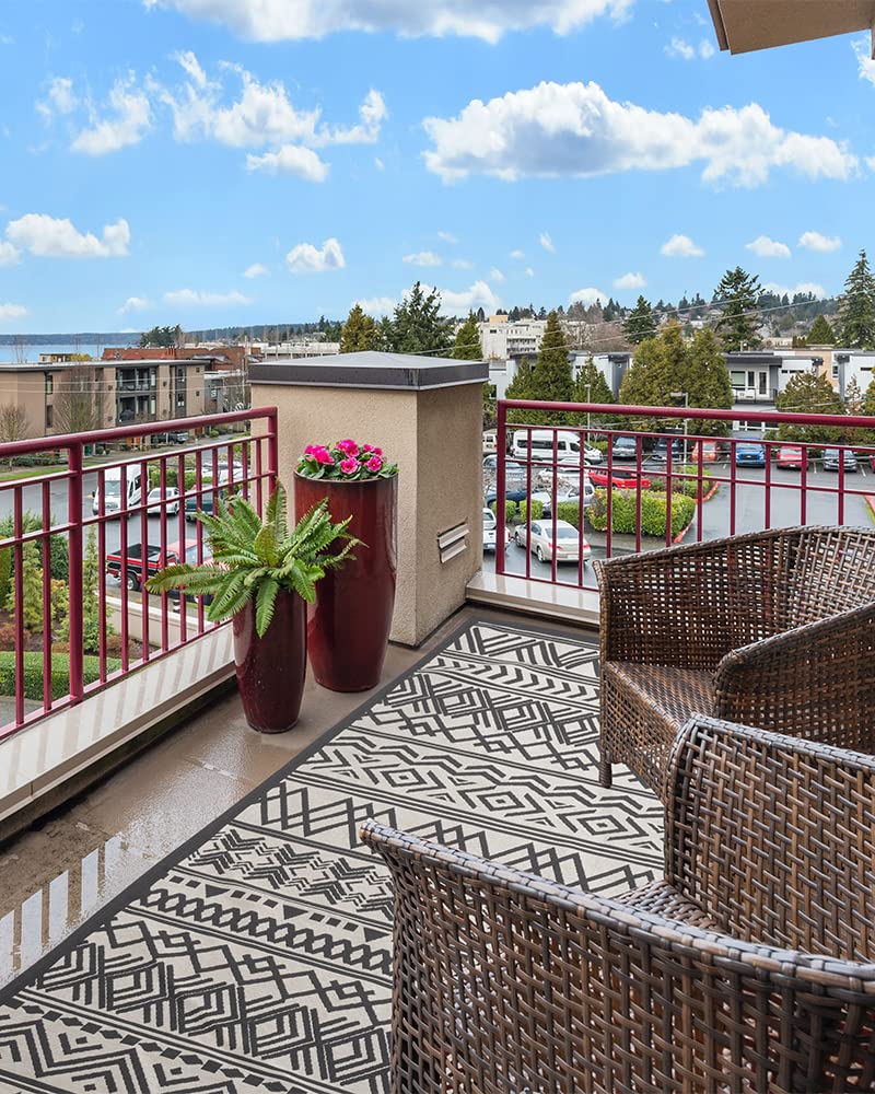 MontVoo Outdoor Rug 6x9 ft in backyard setting