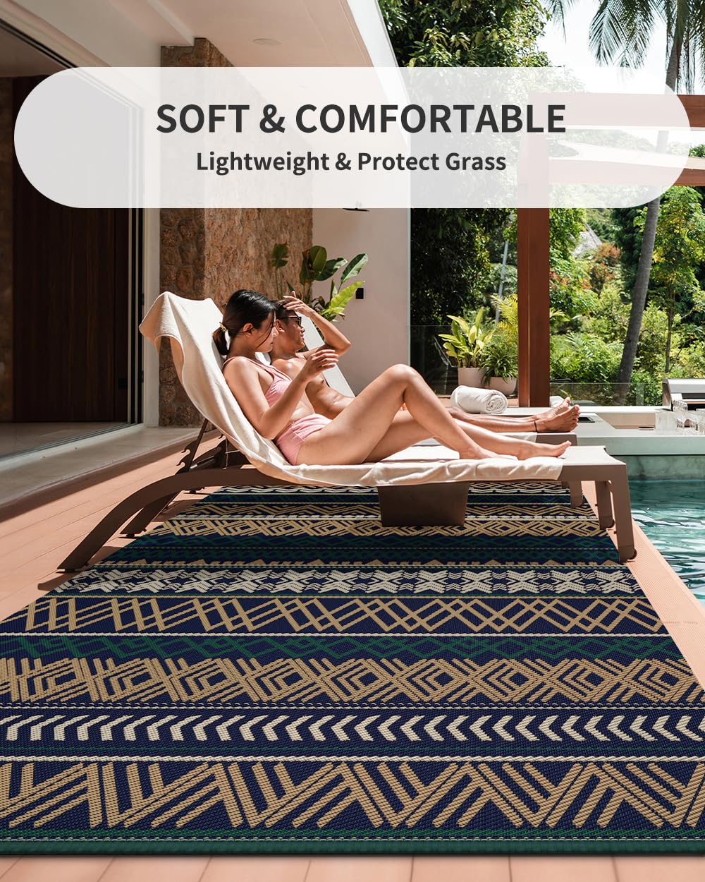 MontVoo outdoor rug with carrier bag and stakes