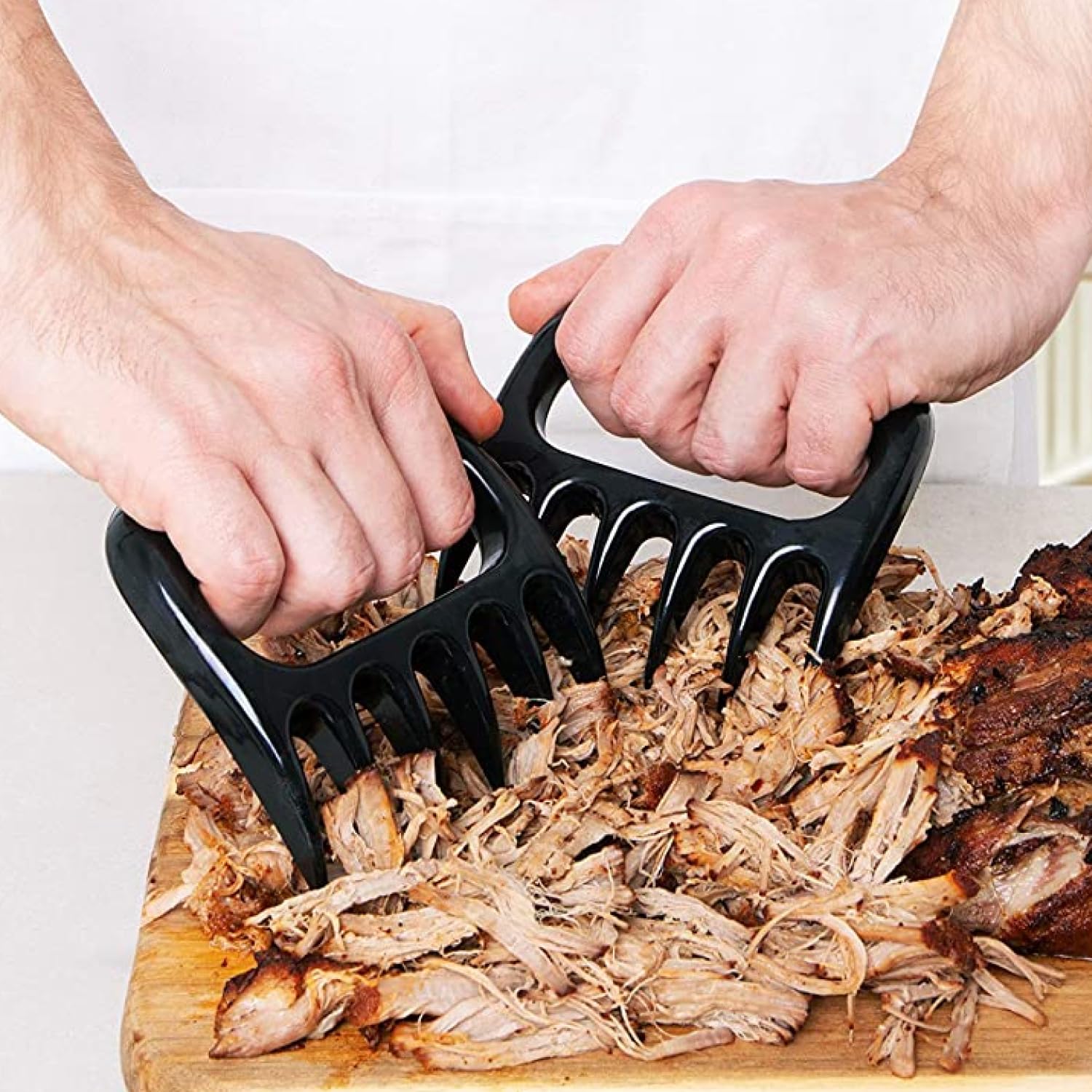 MOUNTAIN GRILLERS Meat Claws against wooden background