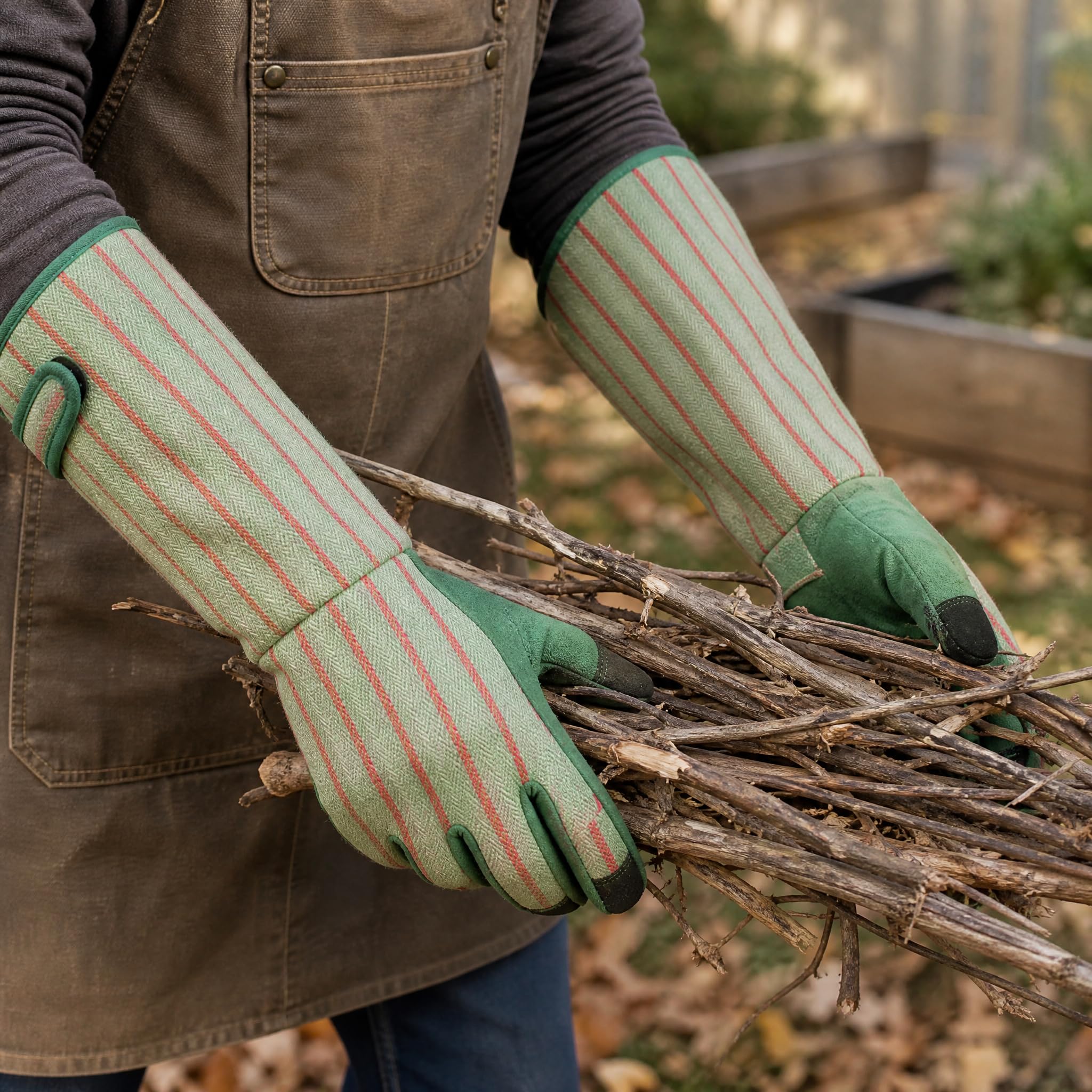 MSUPSAV Gardening Gloves showing adjustable wrist cuff