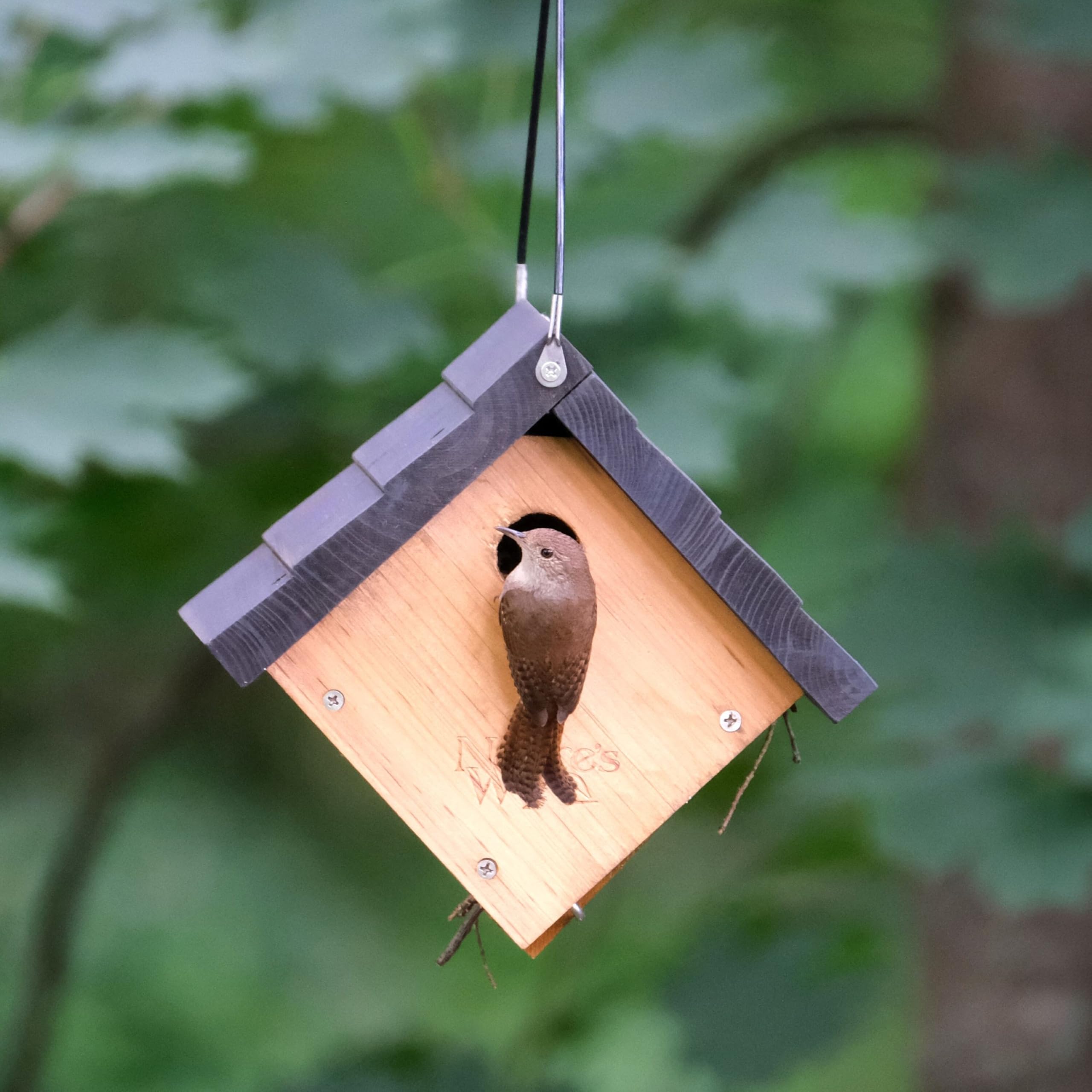 NATURE'S WAY Cedar Wren House packaging front view